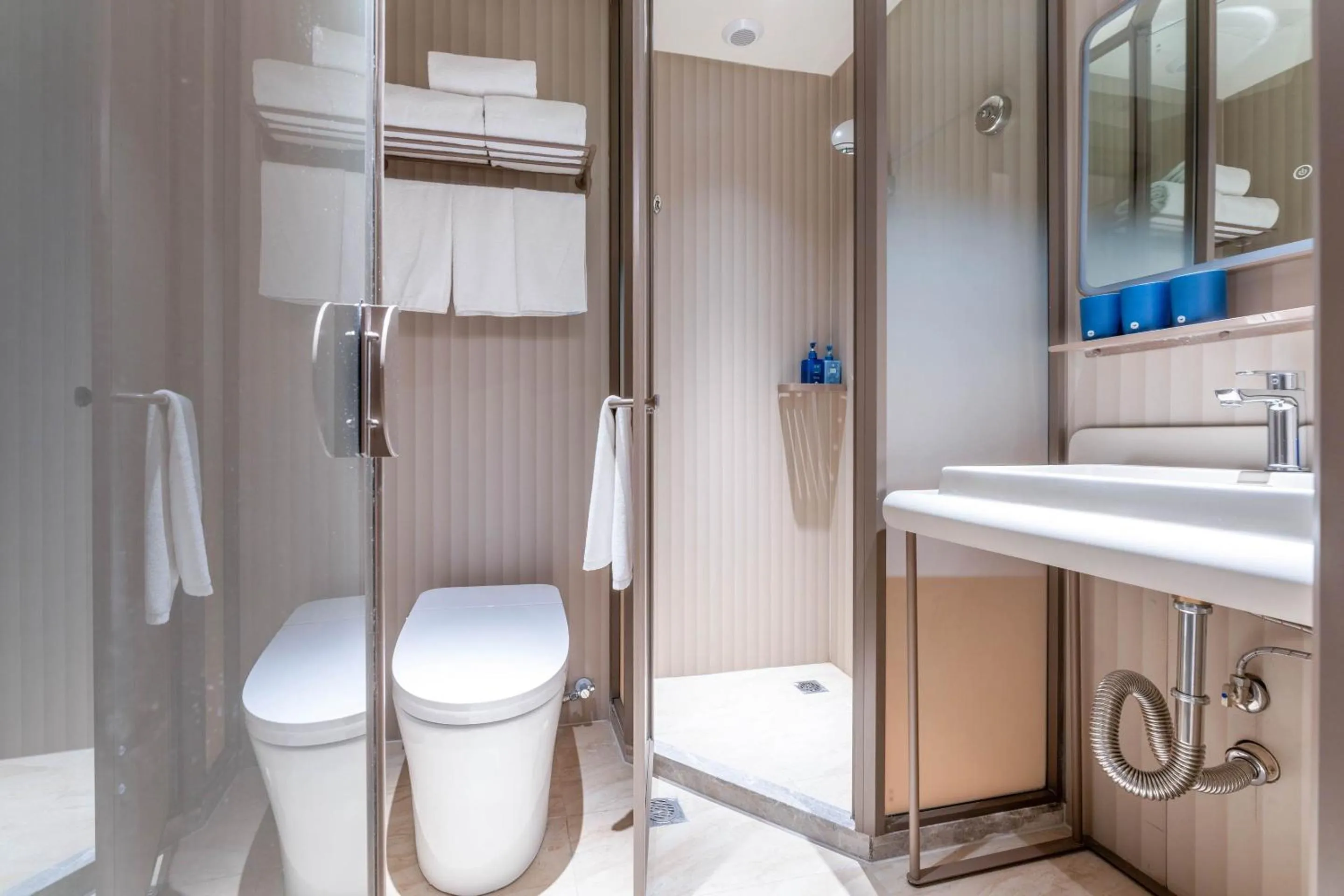 Shower in Hanting Hotel Shanghai Meilong Wanhui International Plaza