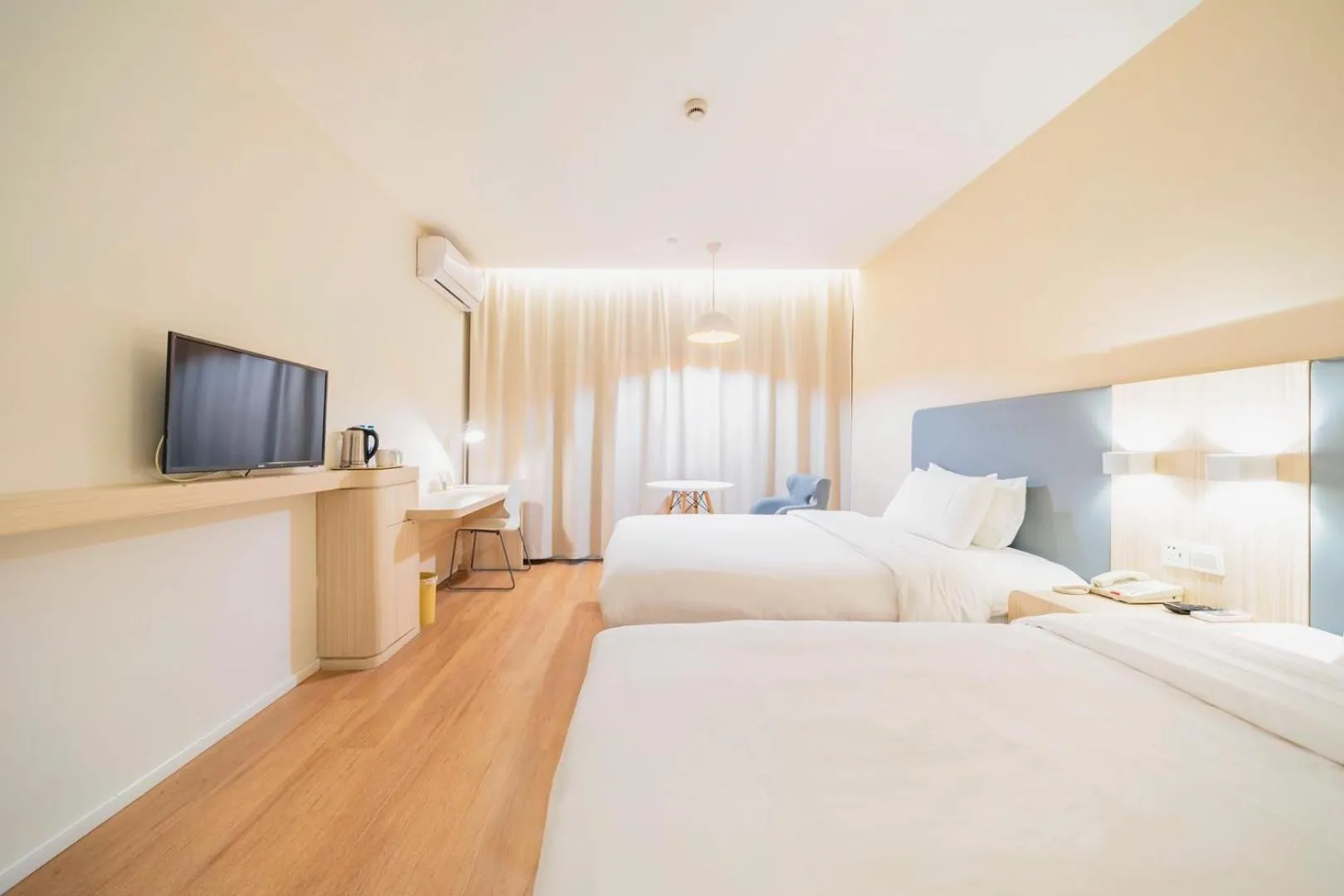 Bed in Hanting Hotel Shanghai Wujing East China Normal University