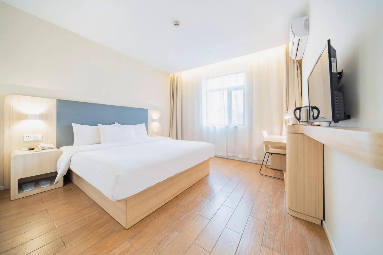 Bed in Hanting Hotel Shanghai Wujing East China Normal University