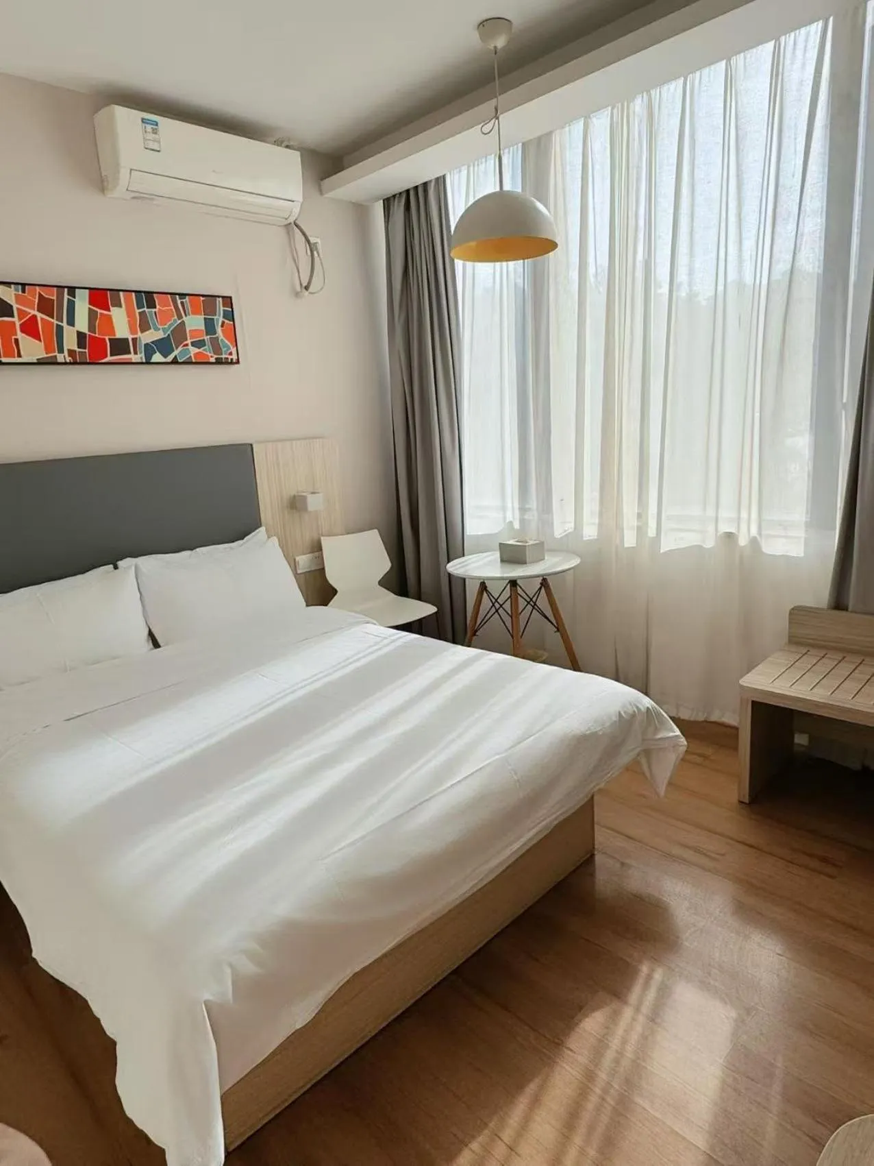 Photo of the whole room, Bed in Hanting Hotel Shanghai Wujing Pedestrian Street