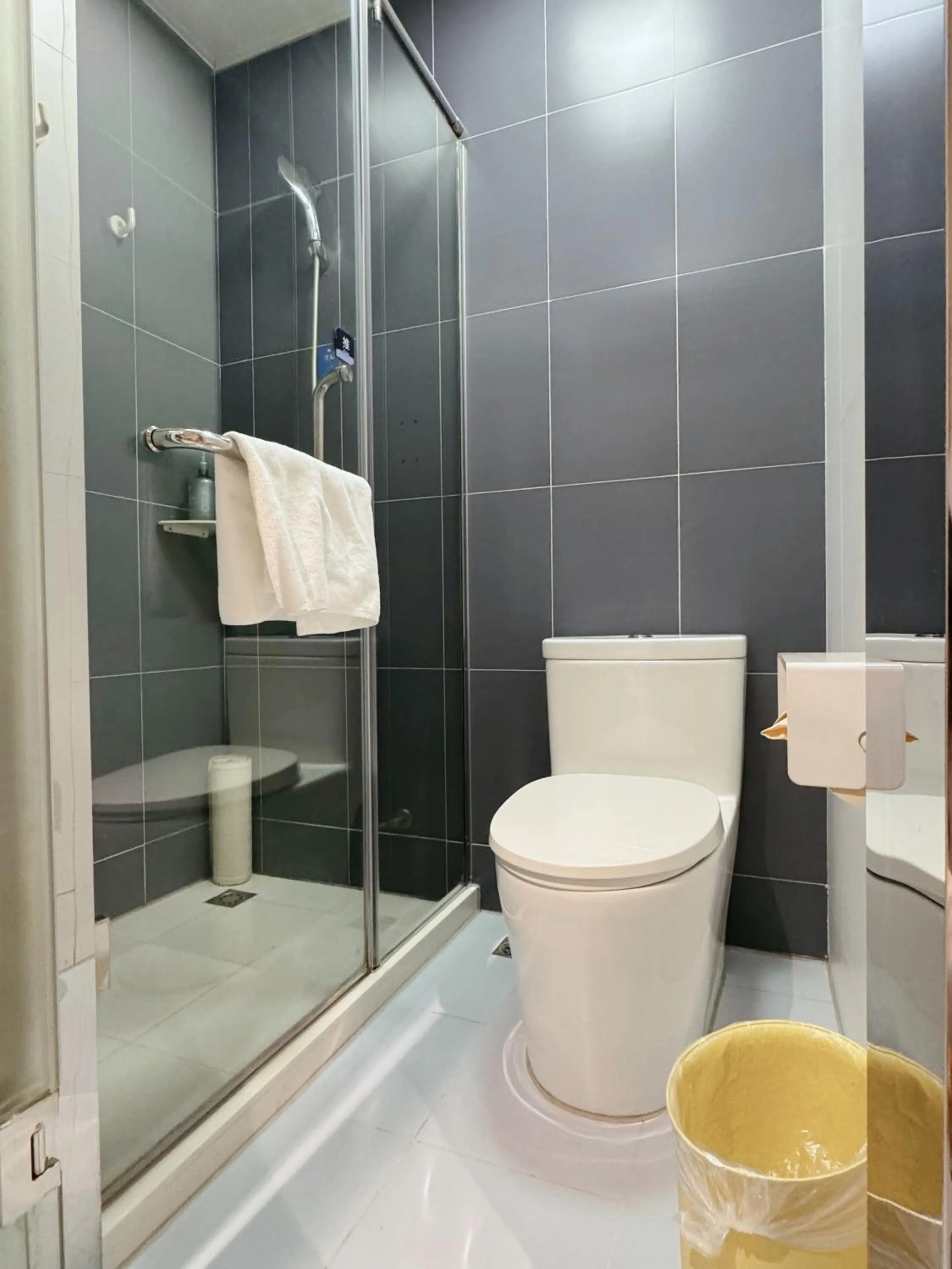 Toilet in Hanting Hotel Shanghai Wujing Pedestrian Street