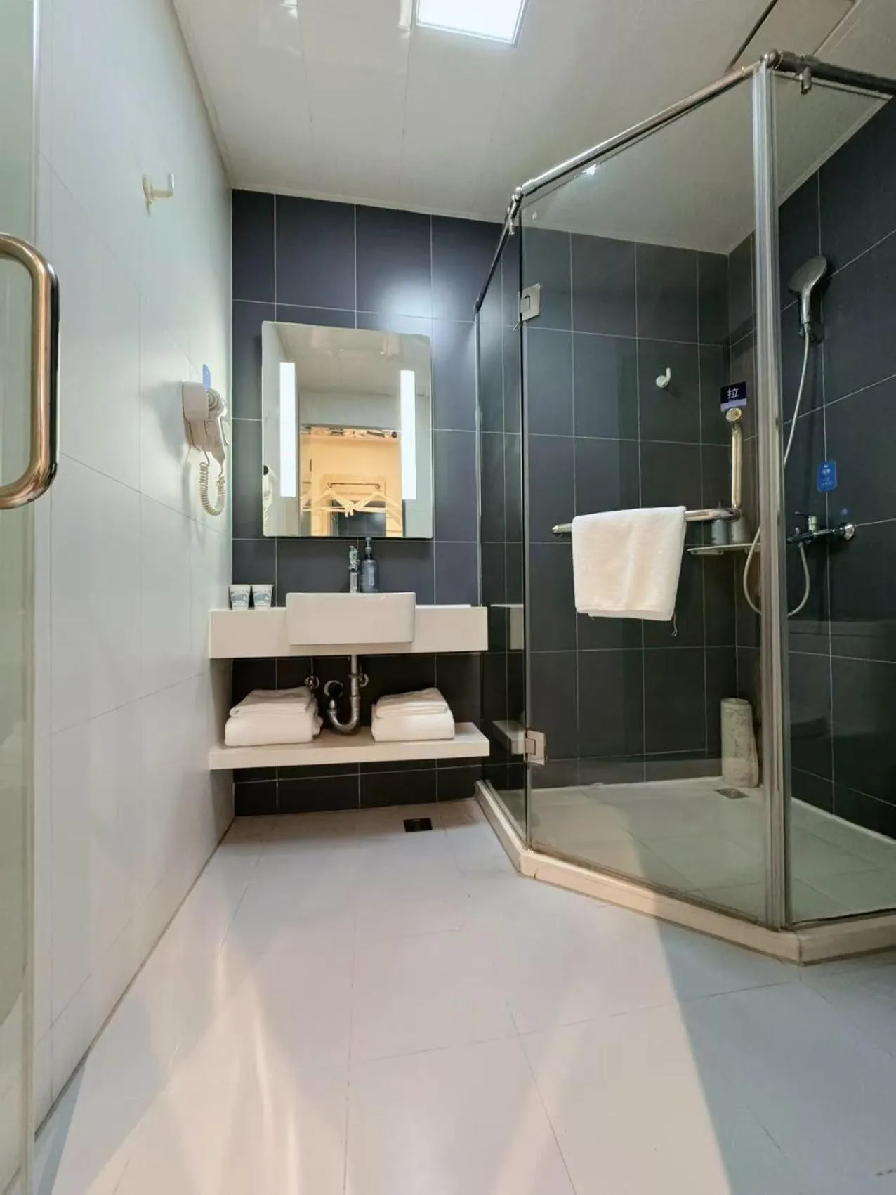 Toilet in Hanting Hotel Shanghai Wujing Pedestrian Street