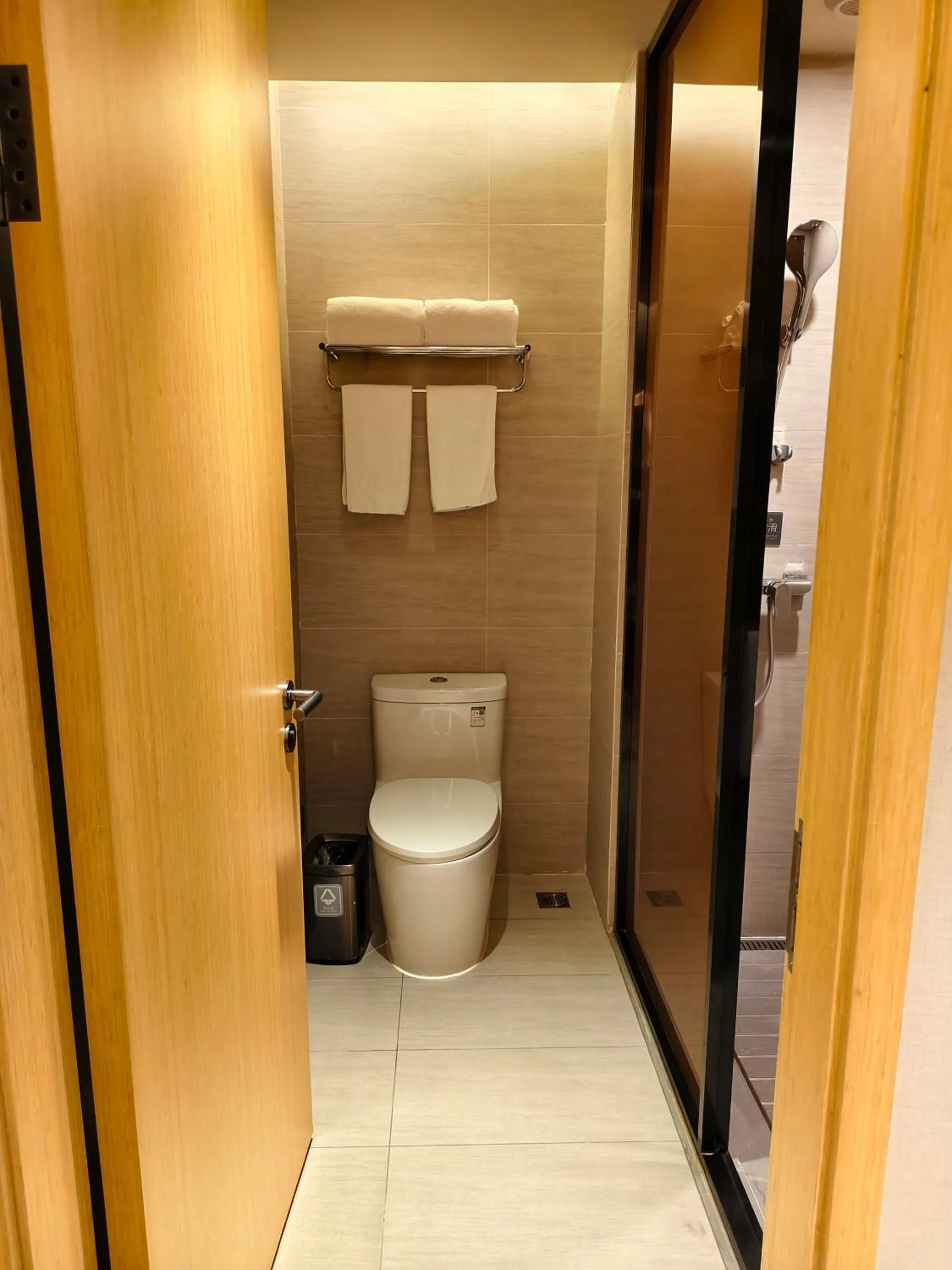 Toilet in JI Hotel Shanghai Wujiaochang Huangxing Road