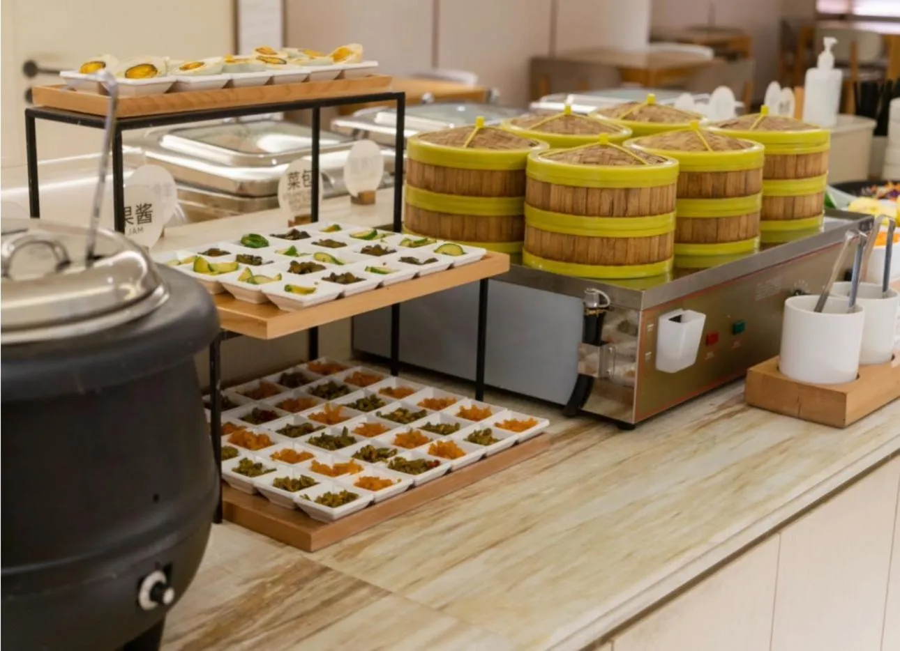 Restaurant/places to eat in JI Hotel Shanghai Hongmei South Road Subway Station