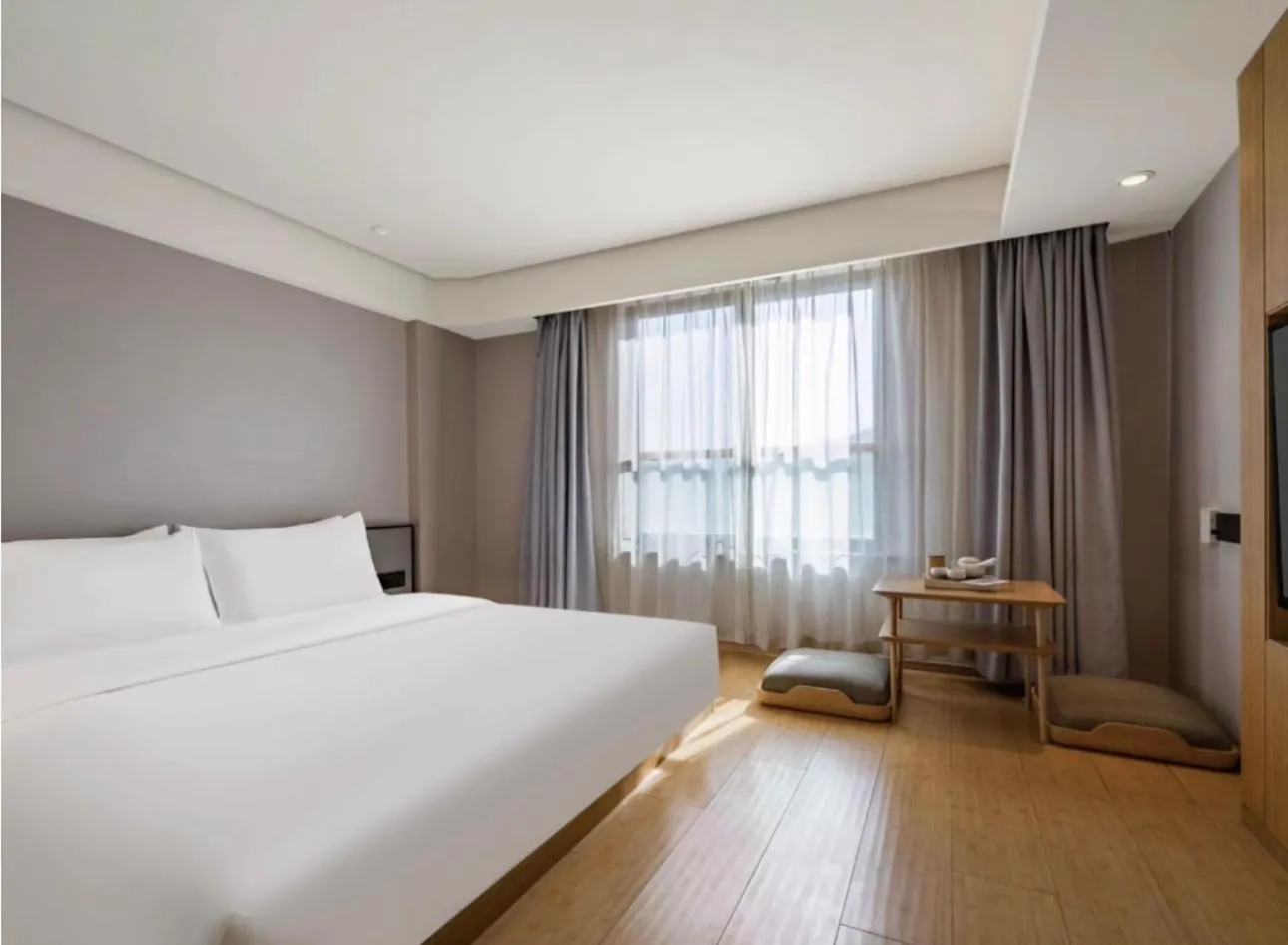 Bed in JI Hotel Shanghai Hongmei South Road Subway Station