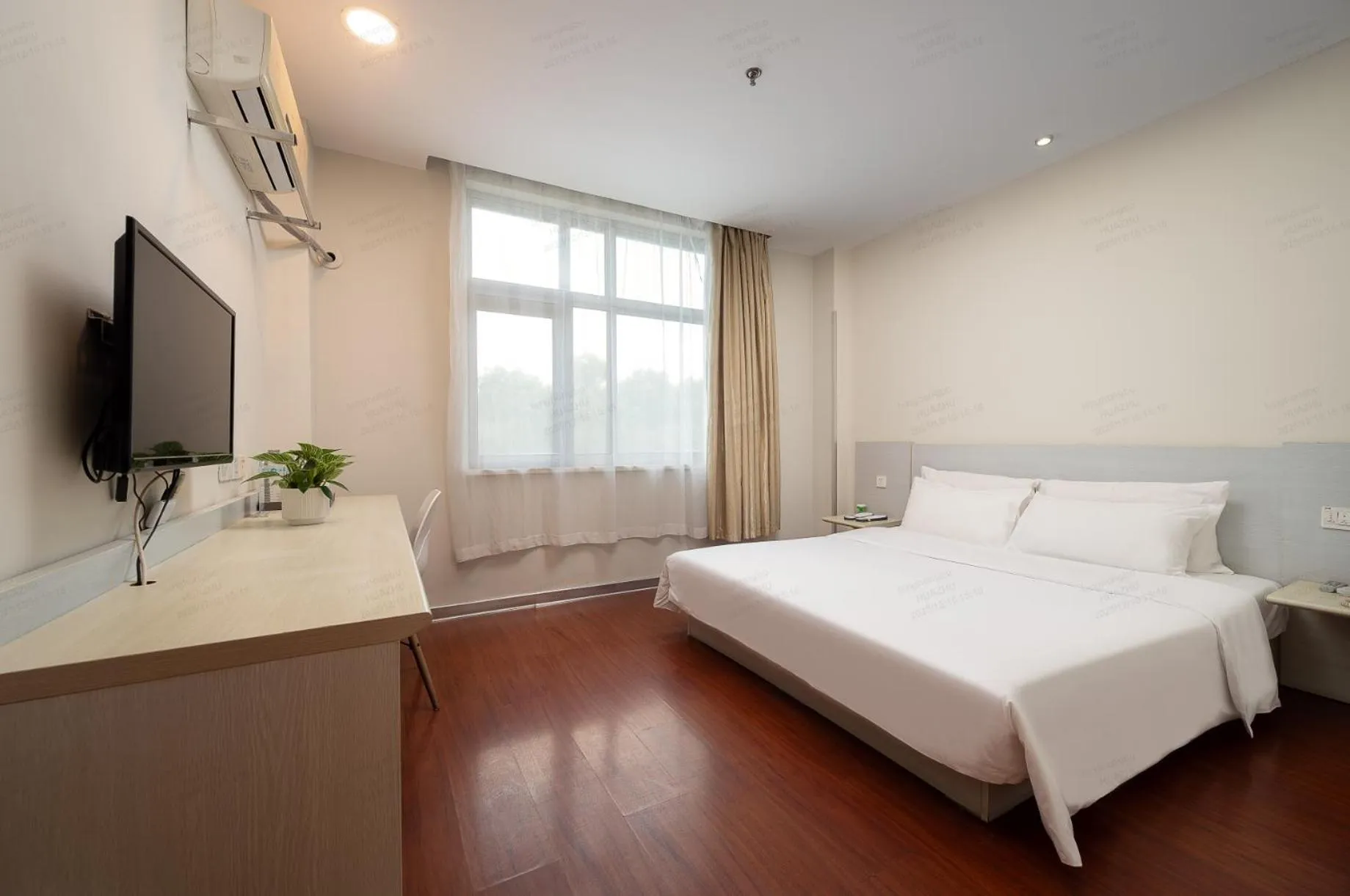 Bed in Hanting Hotel Shanghai Pudong Airport