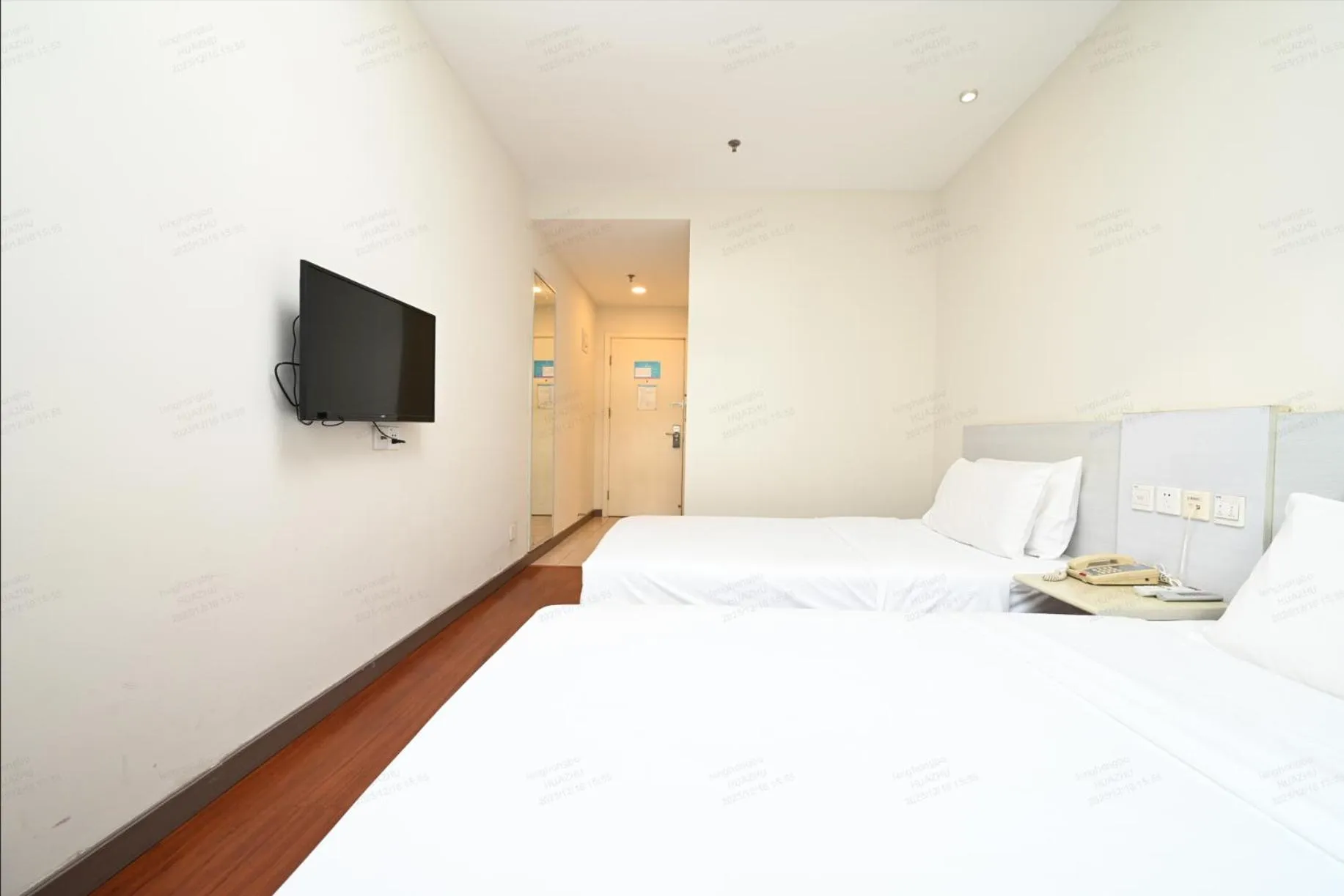 Bed in Hanting Hotel Shanghai Pudong Airport