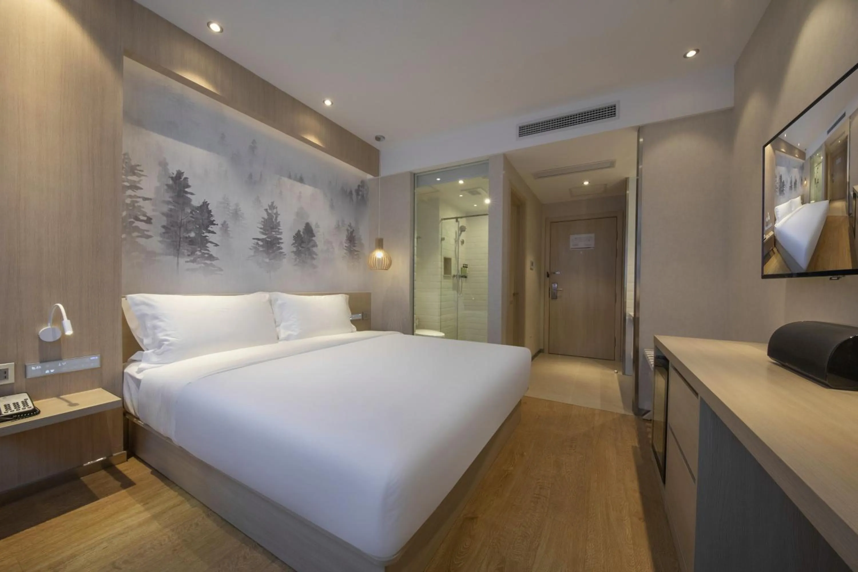 room service, Bed in Orange Hotel Shanghai Chuansha International Tourism Resort