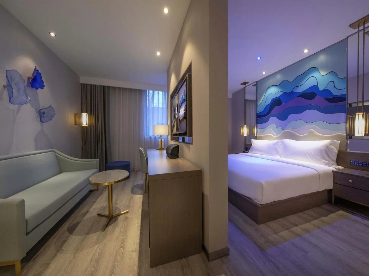 room service, Bed in Orange Hotel Shanghai Chuansha International Tourism Resort