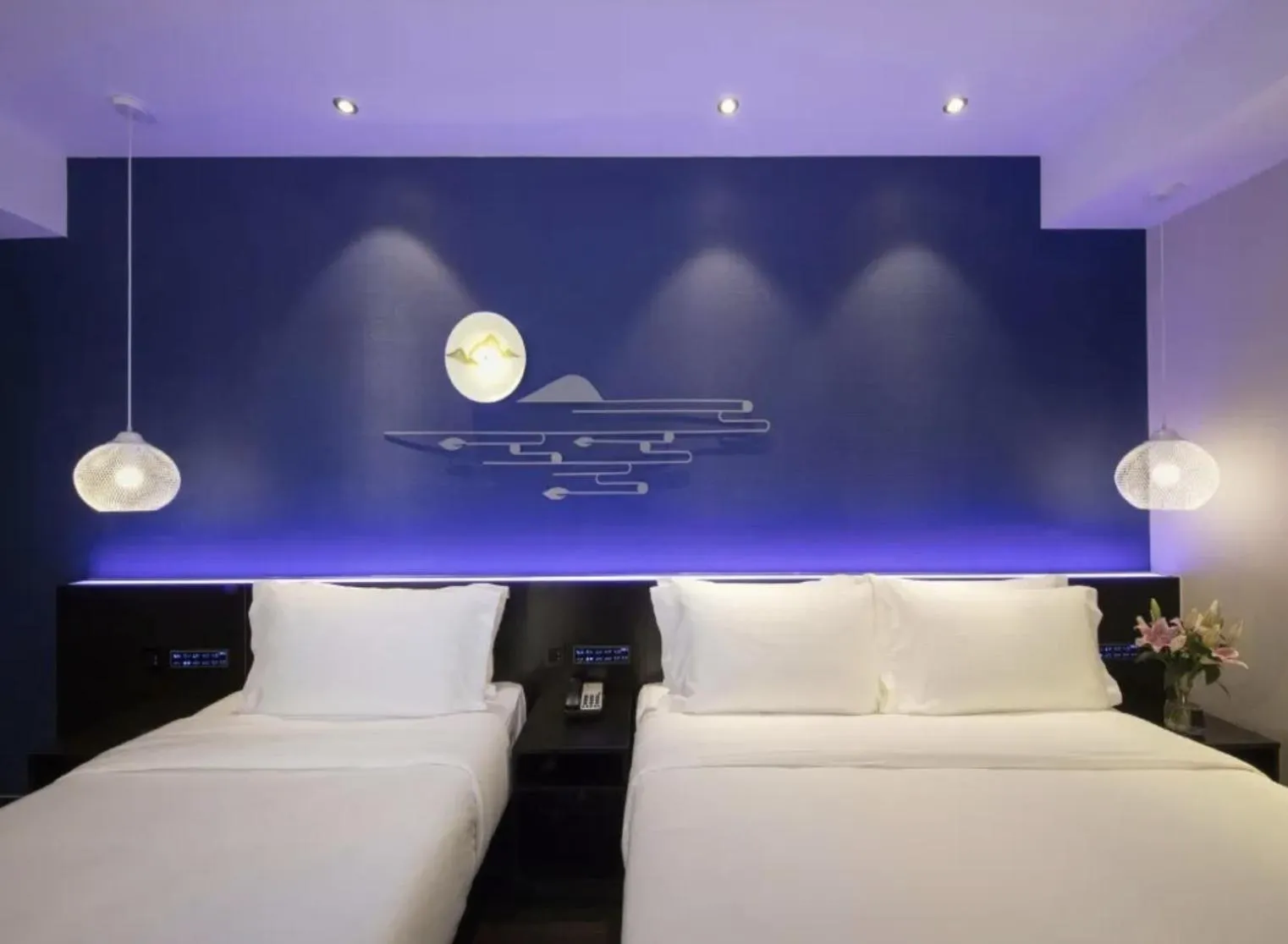 room service, Bed in Orange Hotel Shanghai Chuansha International Tourism Resort