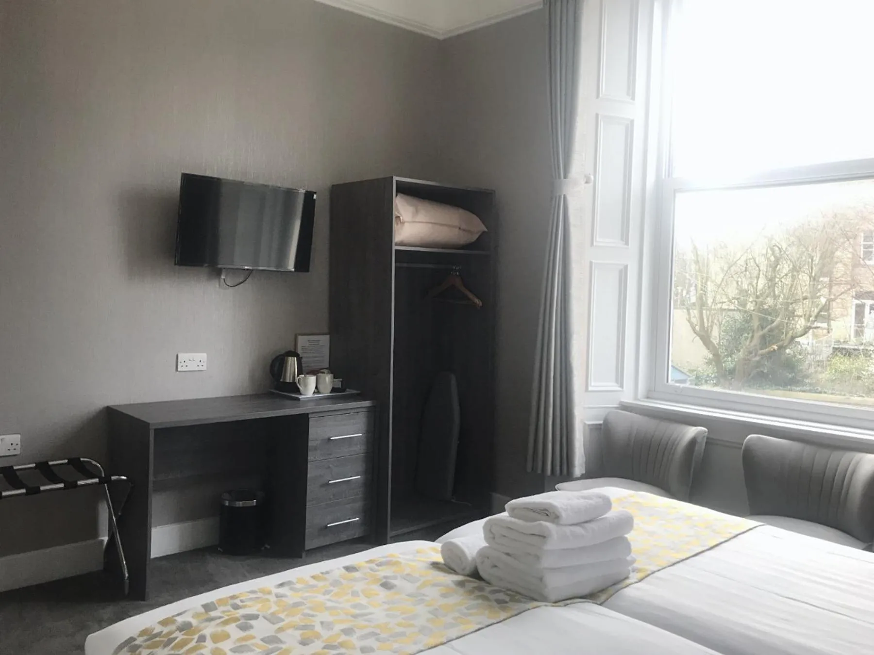 Bed in Arrandale Guest House