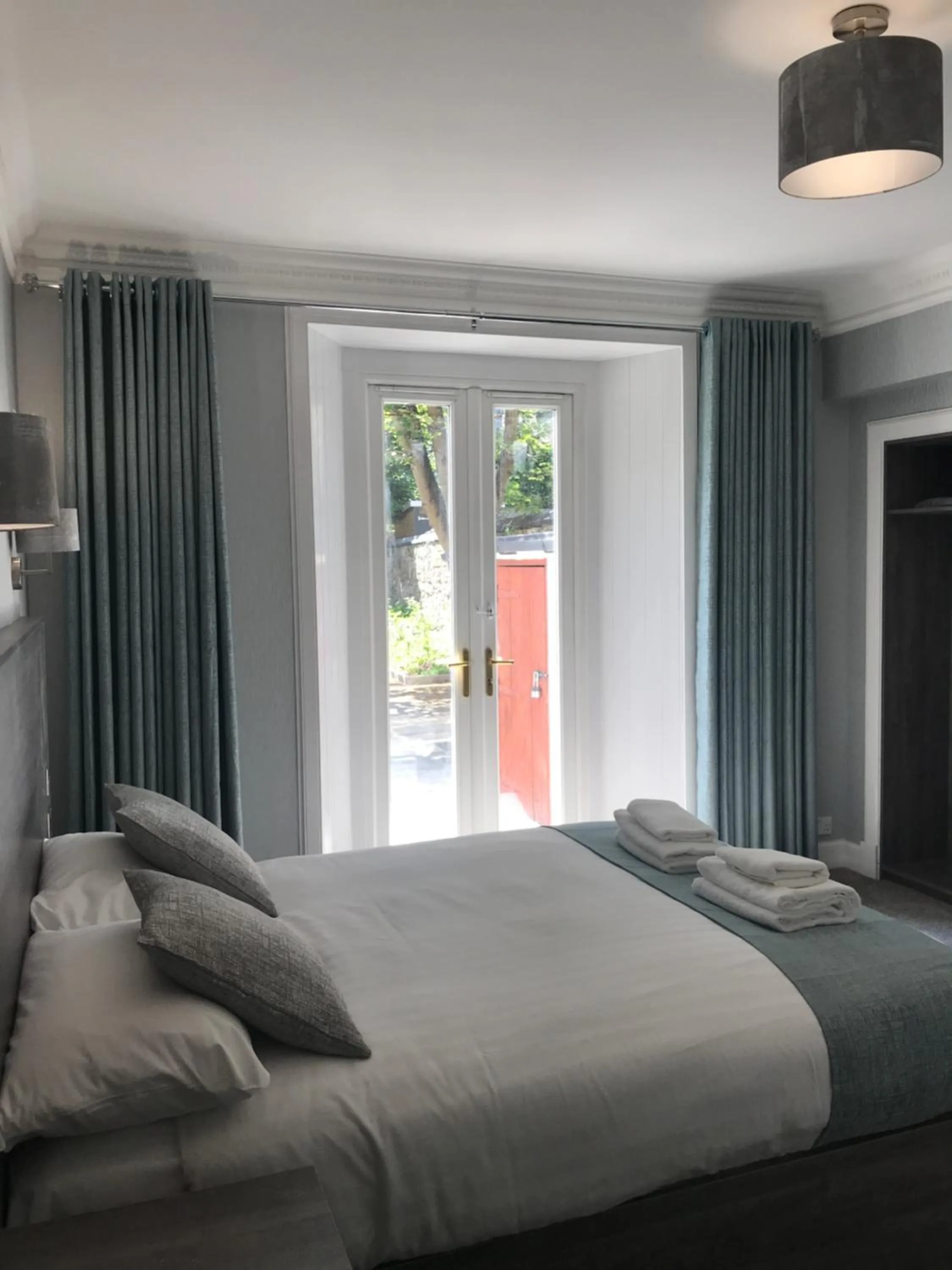 Bed in Arrandale Guest House