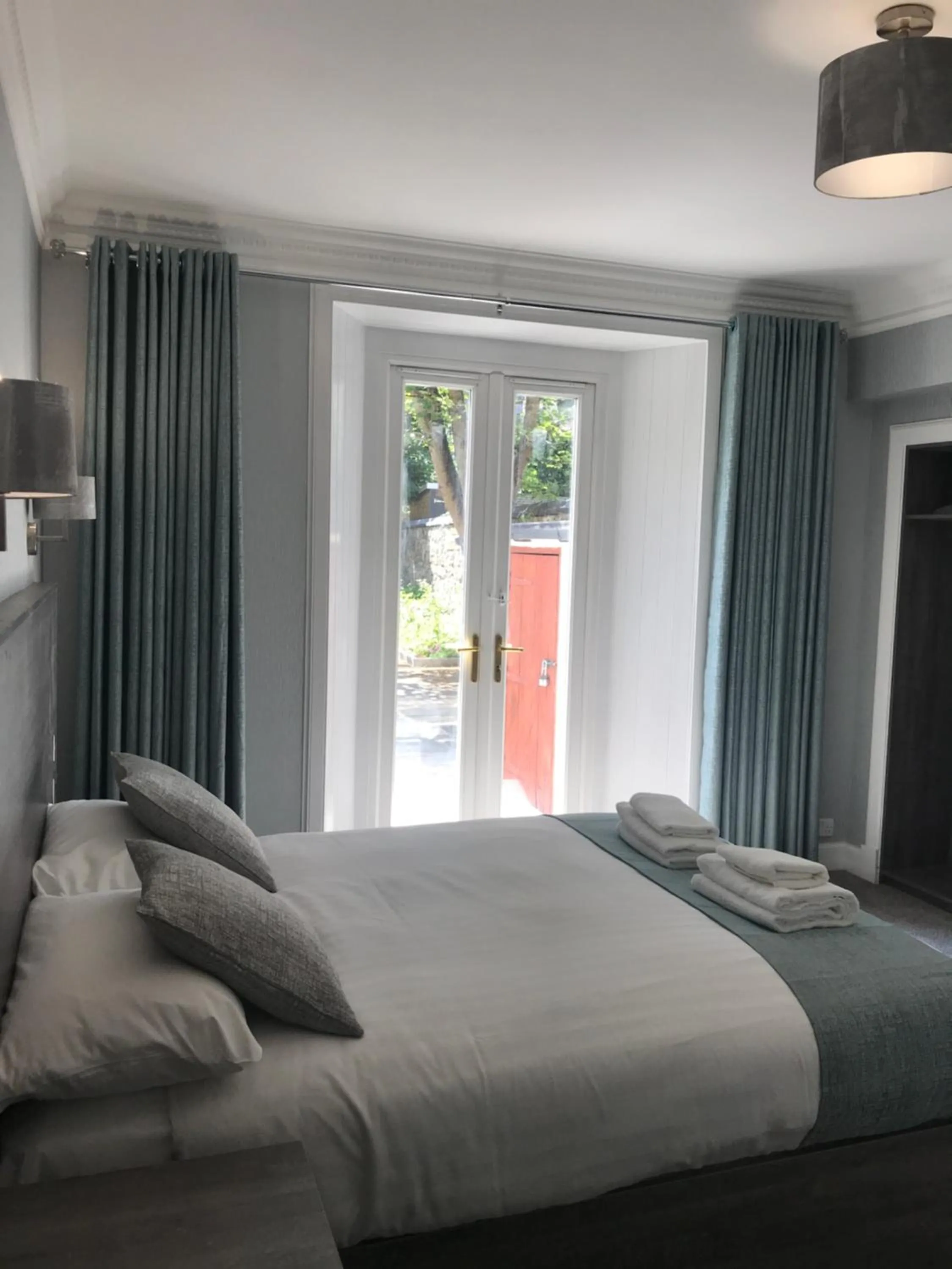 Bed in Arrandale Guest House