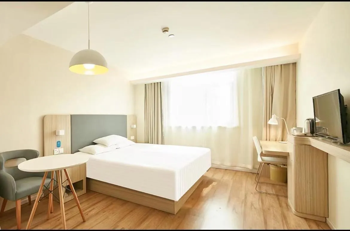 Bedroom, Bed in Hanting Hotel Nanjing Yangtze River Bridge North Subway Station
