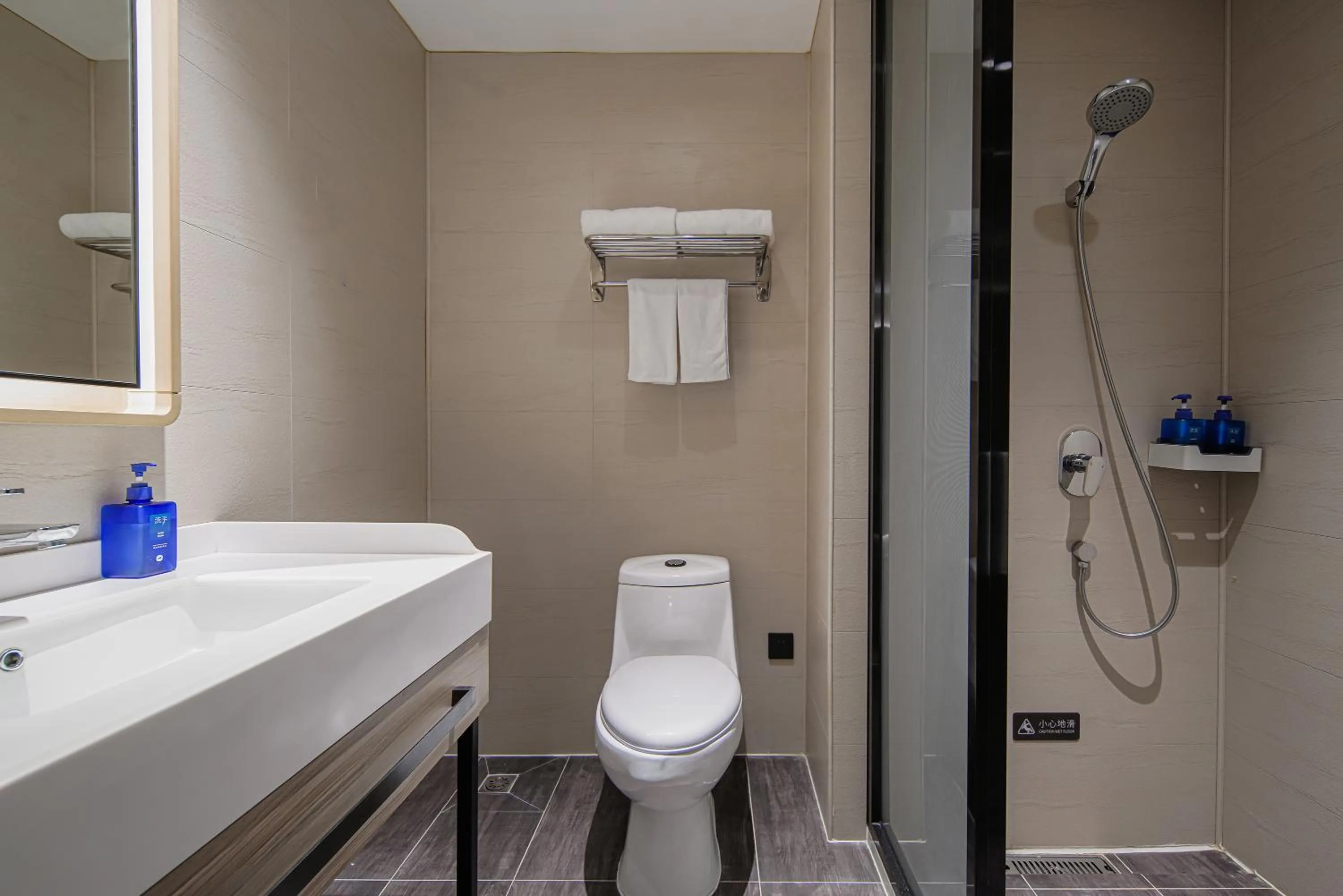 Toilet in Hanting Hotel Nanjing Xianhemen Zidong Commercial Street