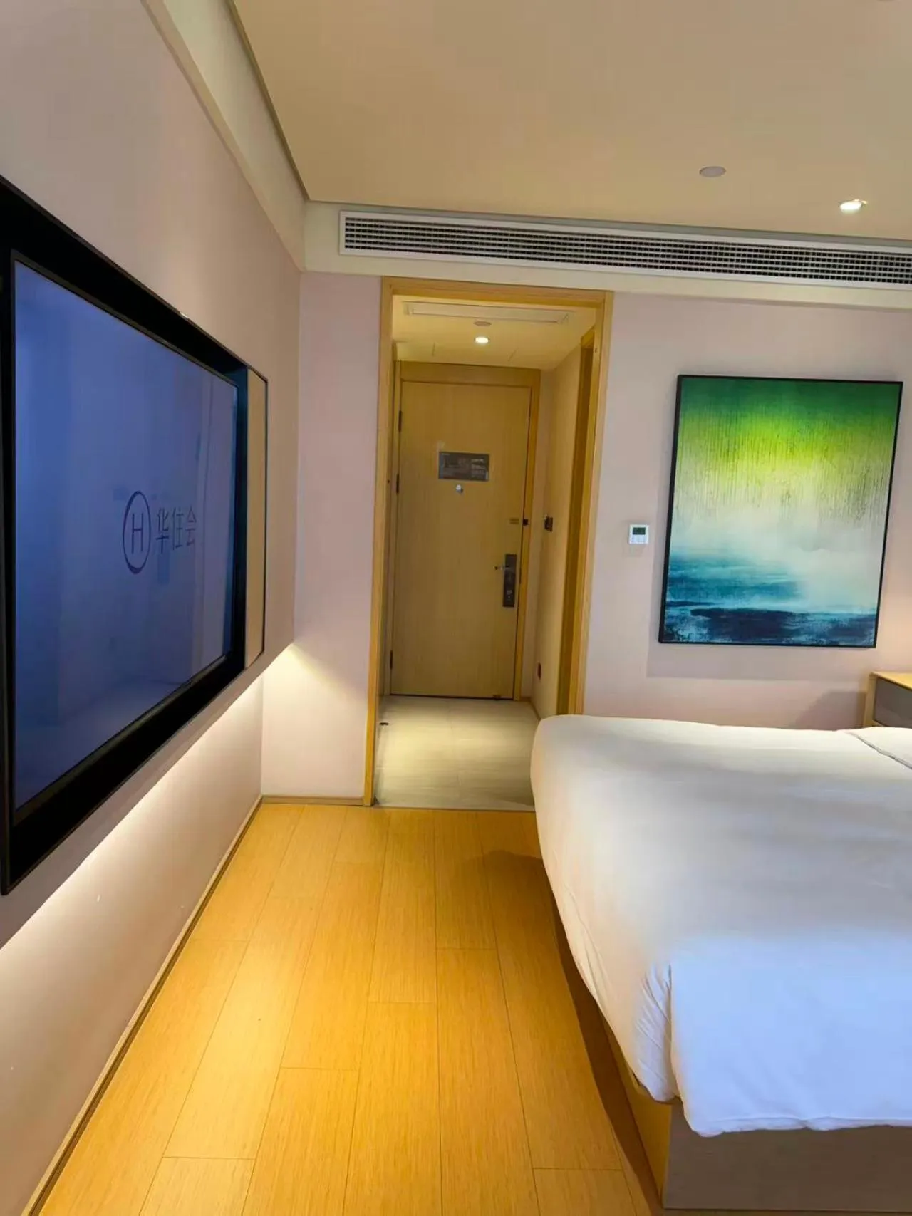 Photo of the whole room, Bed in JI Hotel Nanjing Jiangning Dongqi Road