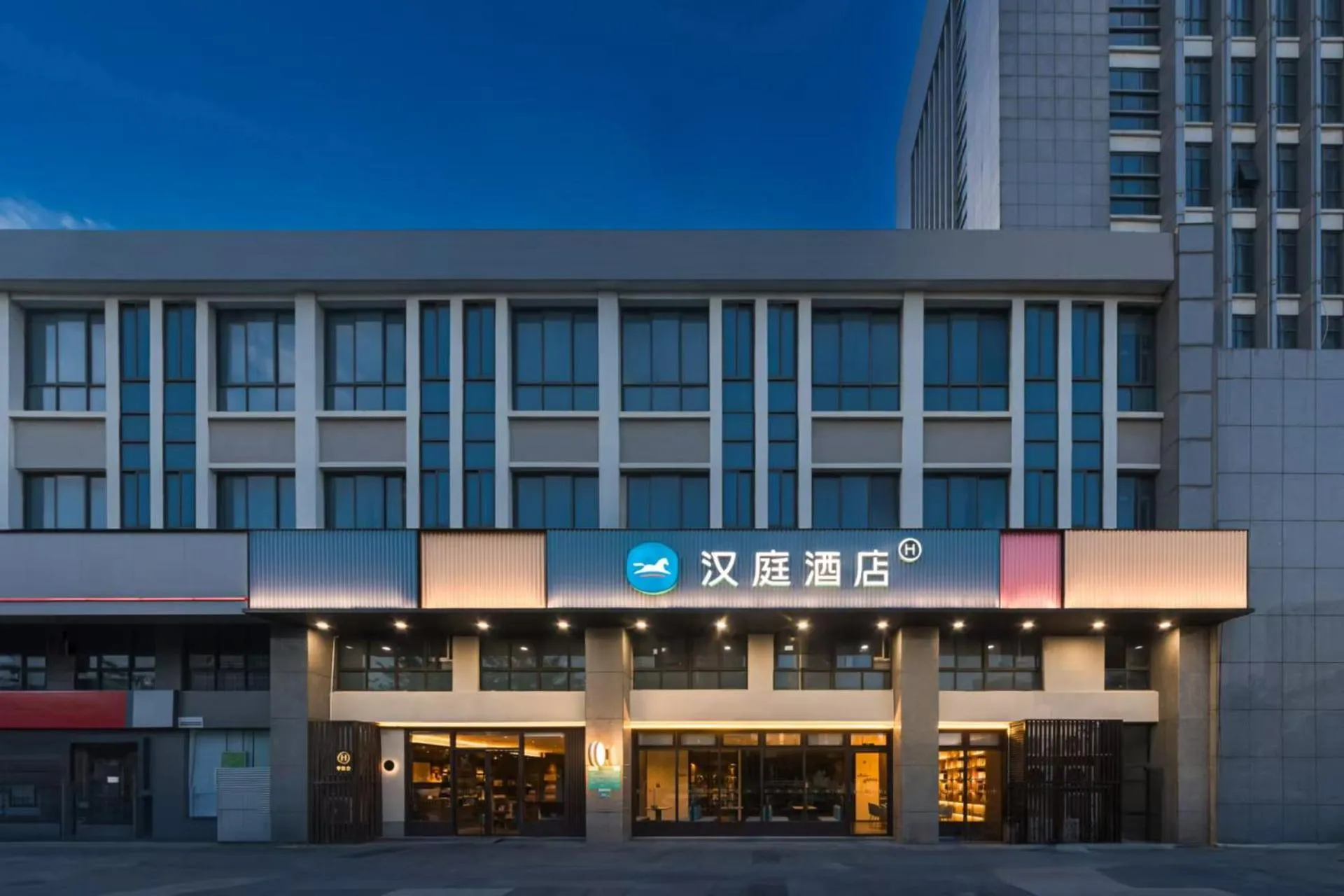 Property building in Hanting Hotel Nanjing Jiangpu Longhua Road Subway Station