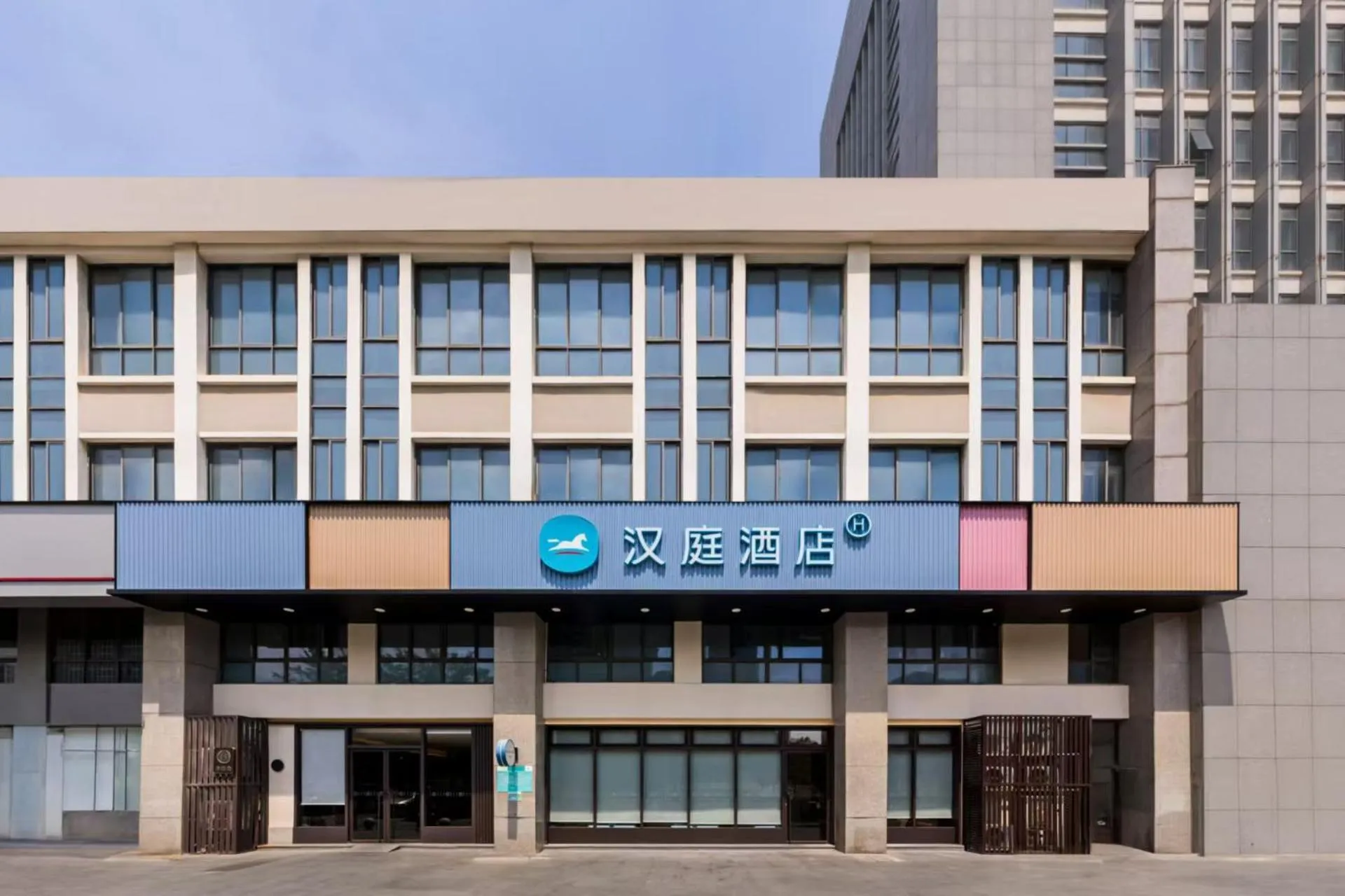 Property building in Hanting Hotel Nanjing Jiangpu Longhua Road Subway Station