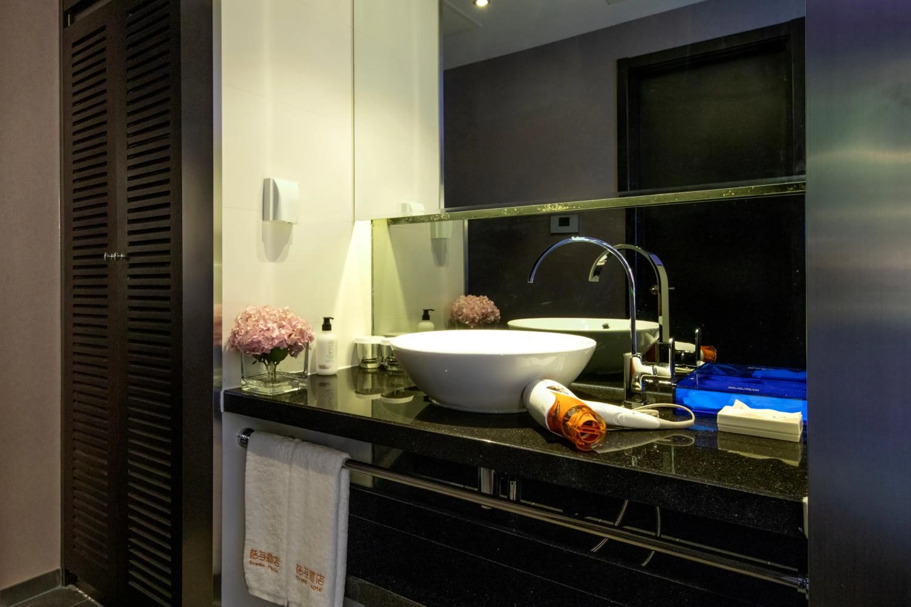 towels in Orange Hotel Hangzhou Future Science and Technology City Hangzhou Normal University