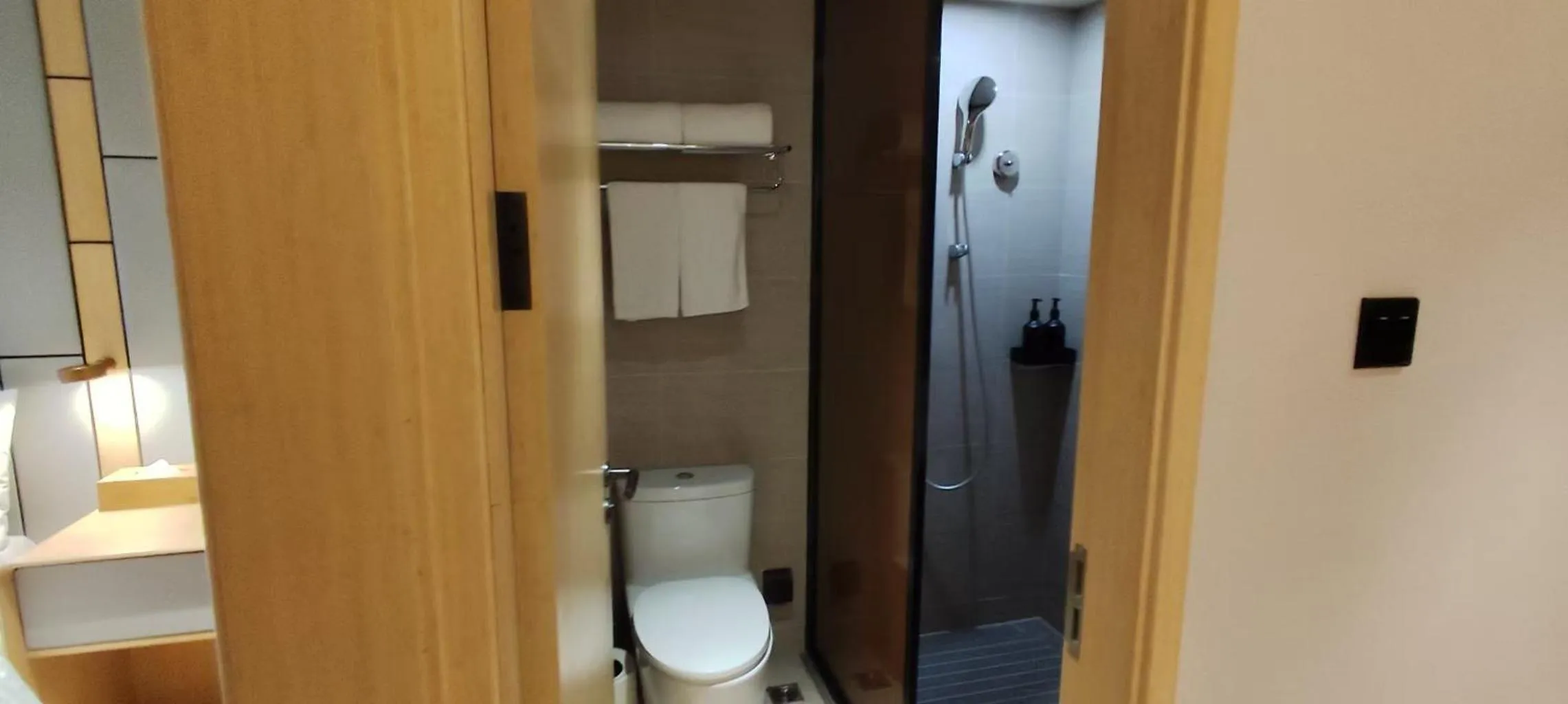 Toilet in JI Hotel Hangzhou Xianghu Wanda Middle Road