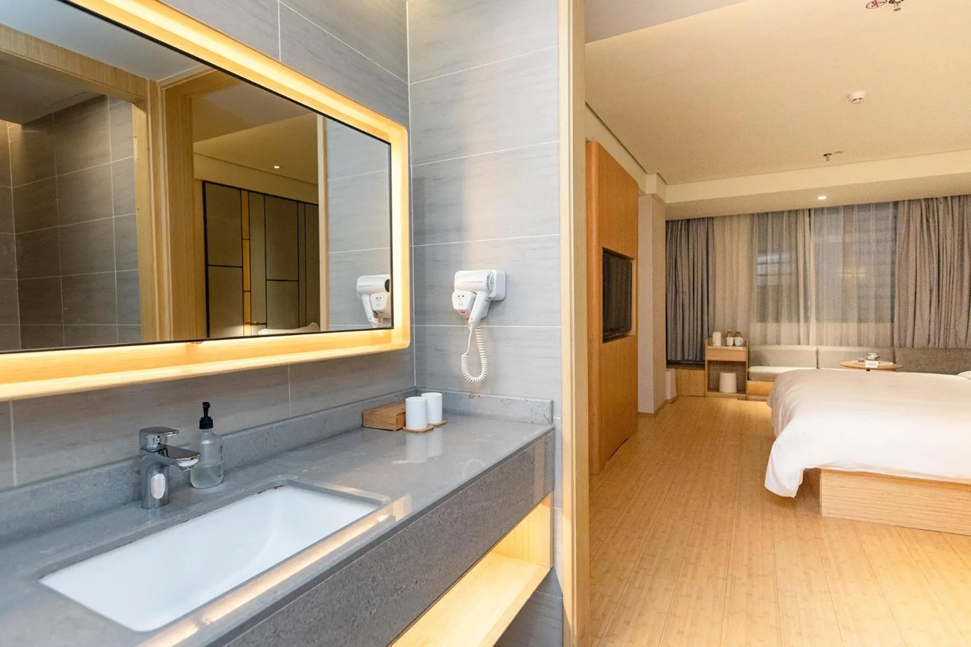 Bed in JI Hotel Shenzhen Shennan Avenue Huaqiang