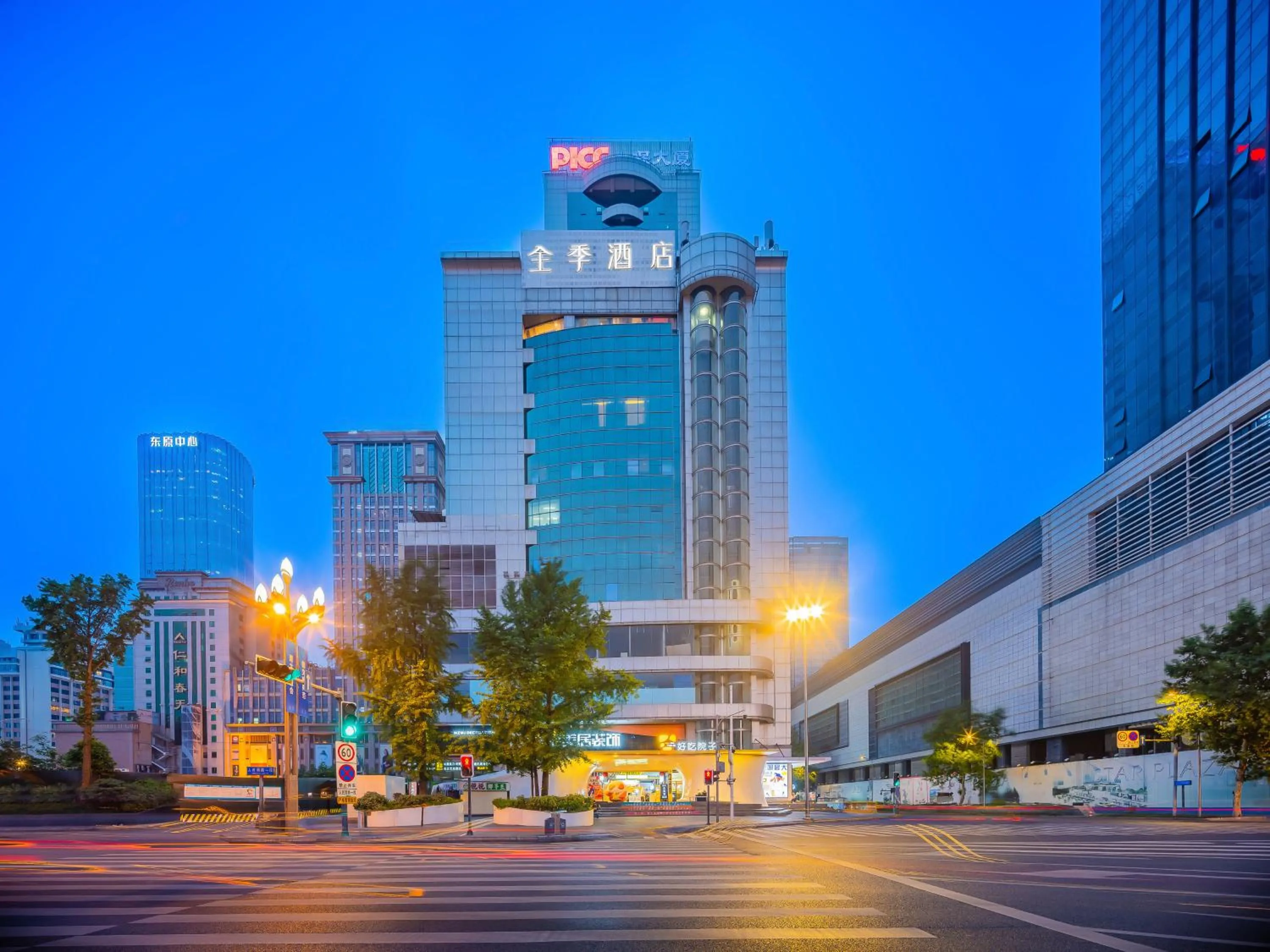 Night in JI Hotel Chengdu Tianfu Square