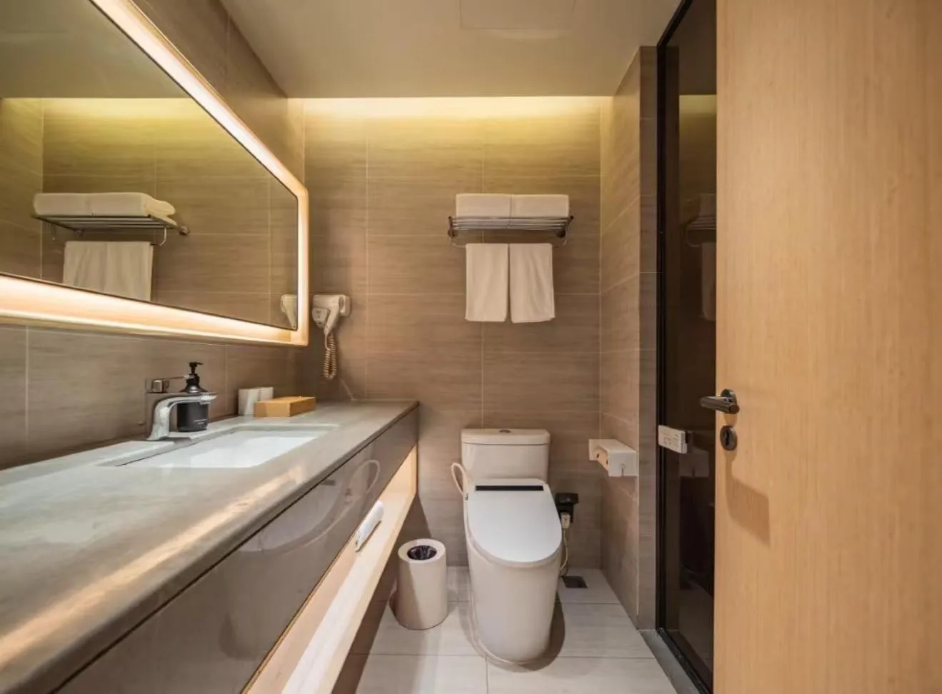 Toilet in JI Hotel Chengdu East Railway Station