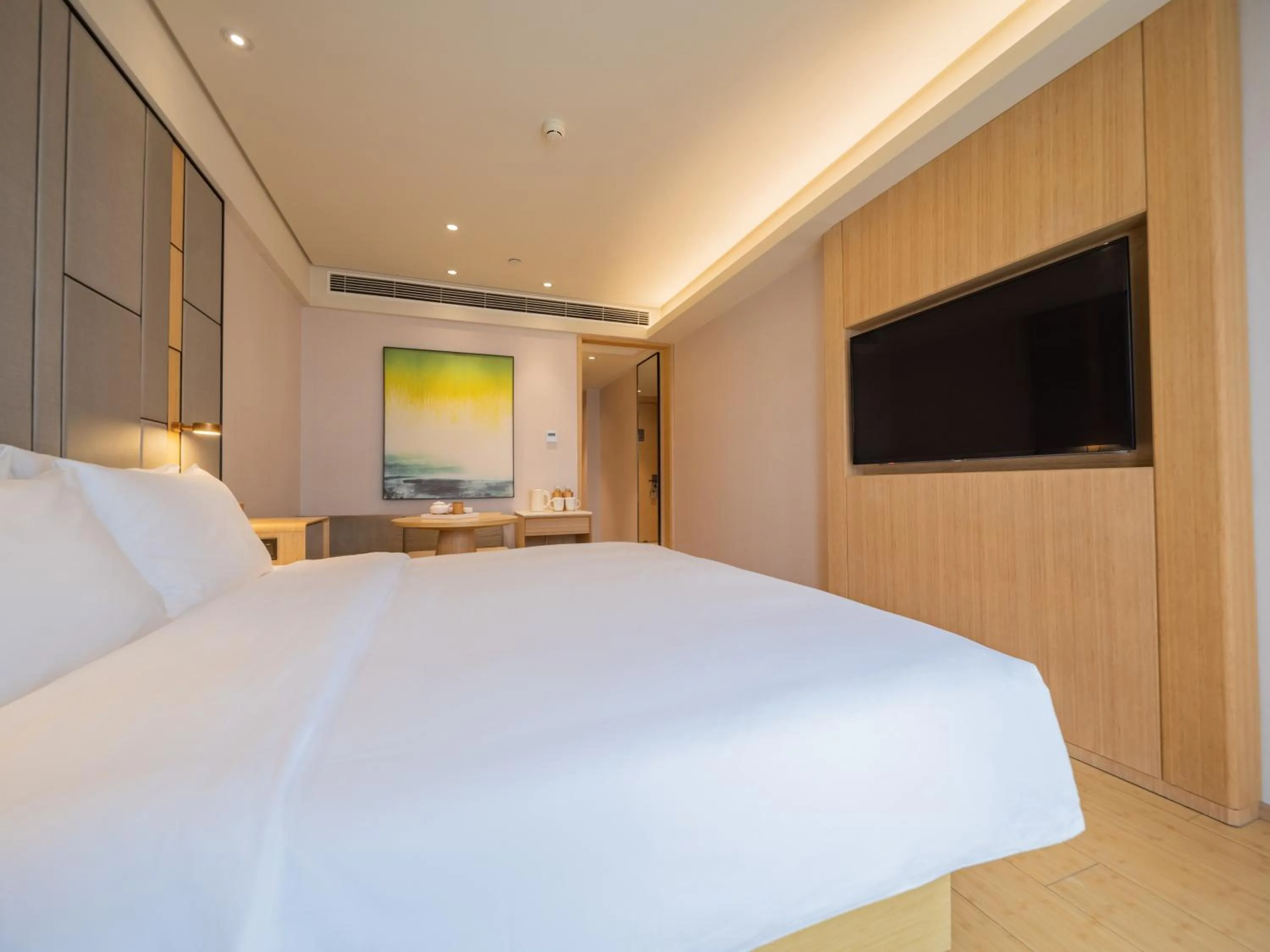 Photo of the whole room, Bed in JI Hotel Chengdu Zhaojue Temple Subway Station