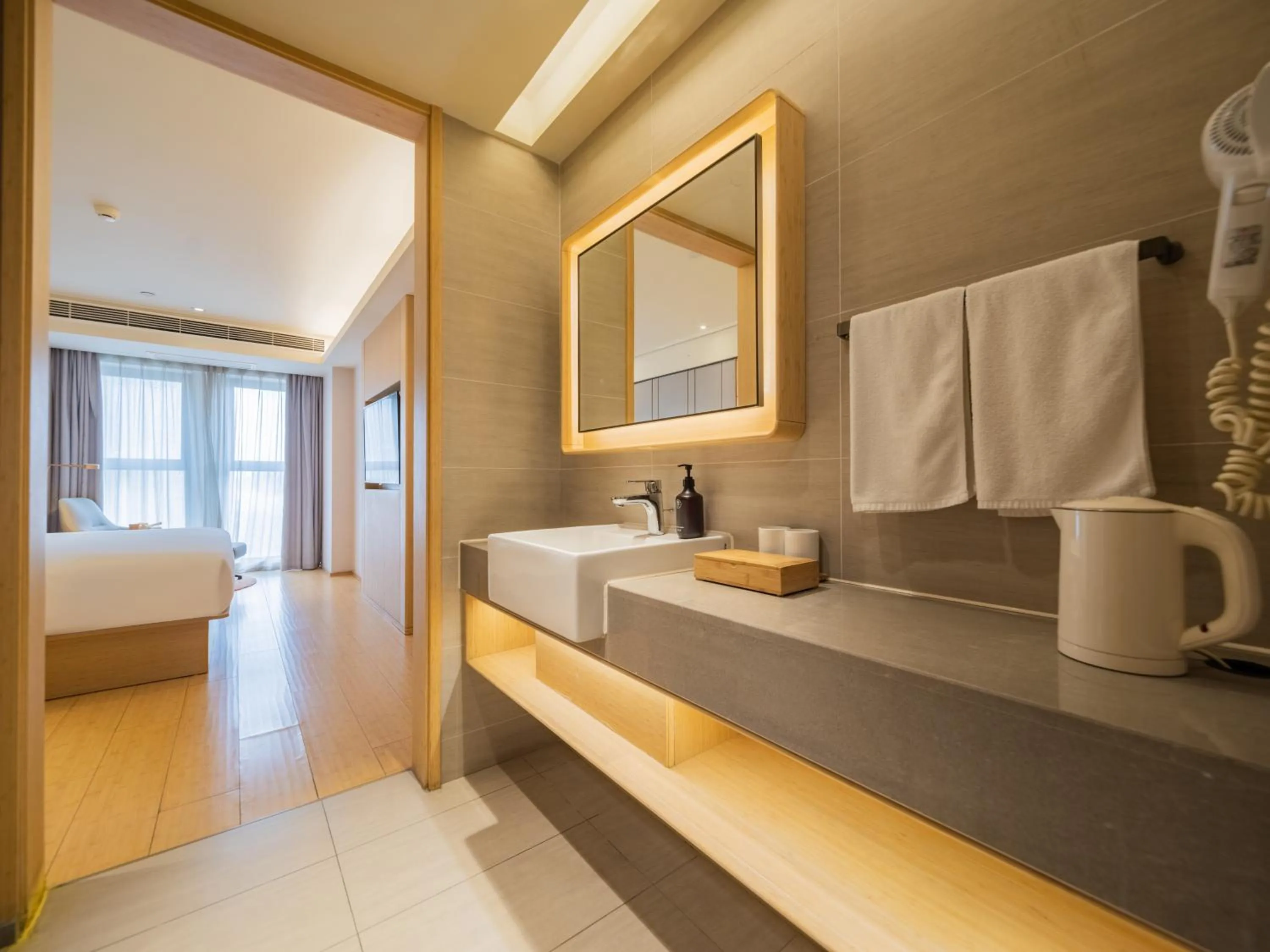 Photo of the whole room, Bed in JI Hotel Chengdu Zhaojue Temple Subway Station