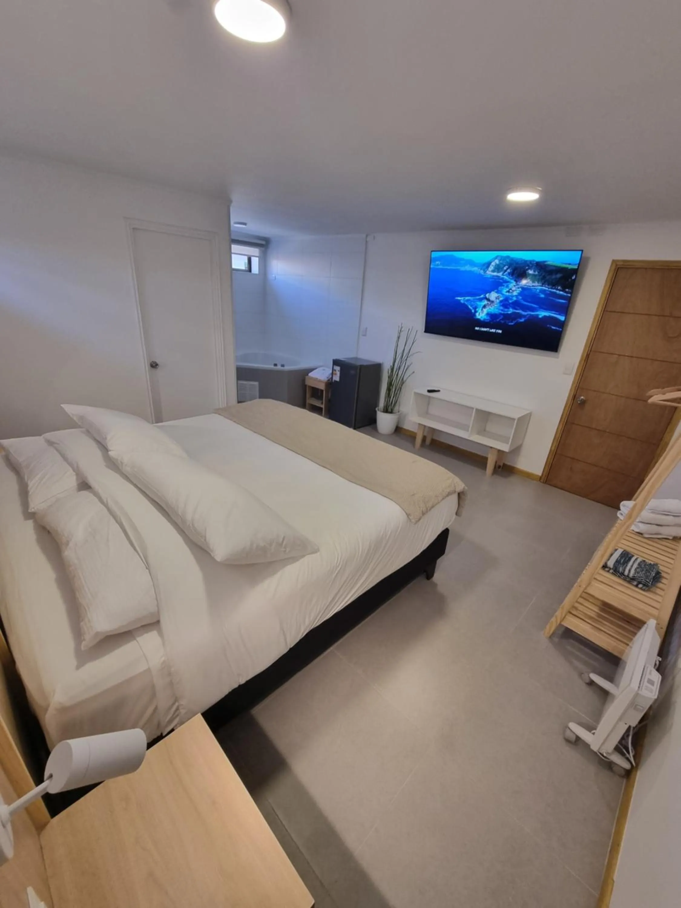 Photo of the whole room, Bed in Reñaca House Hotel