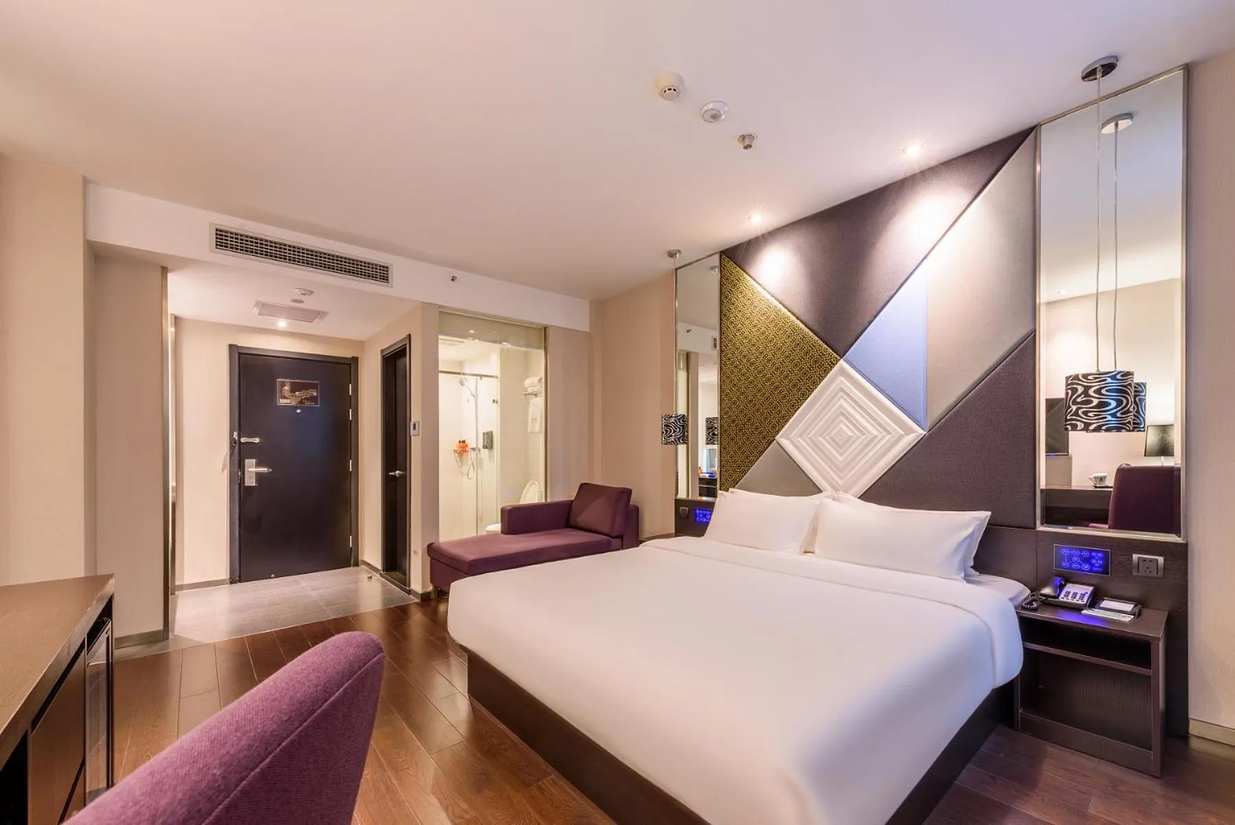 Photo of the whole room, Bed in Orange Hotel Hangzhou Wenyi West Road