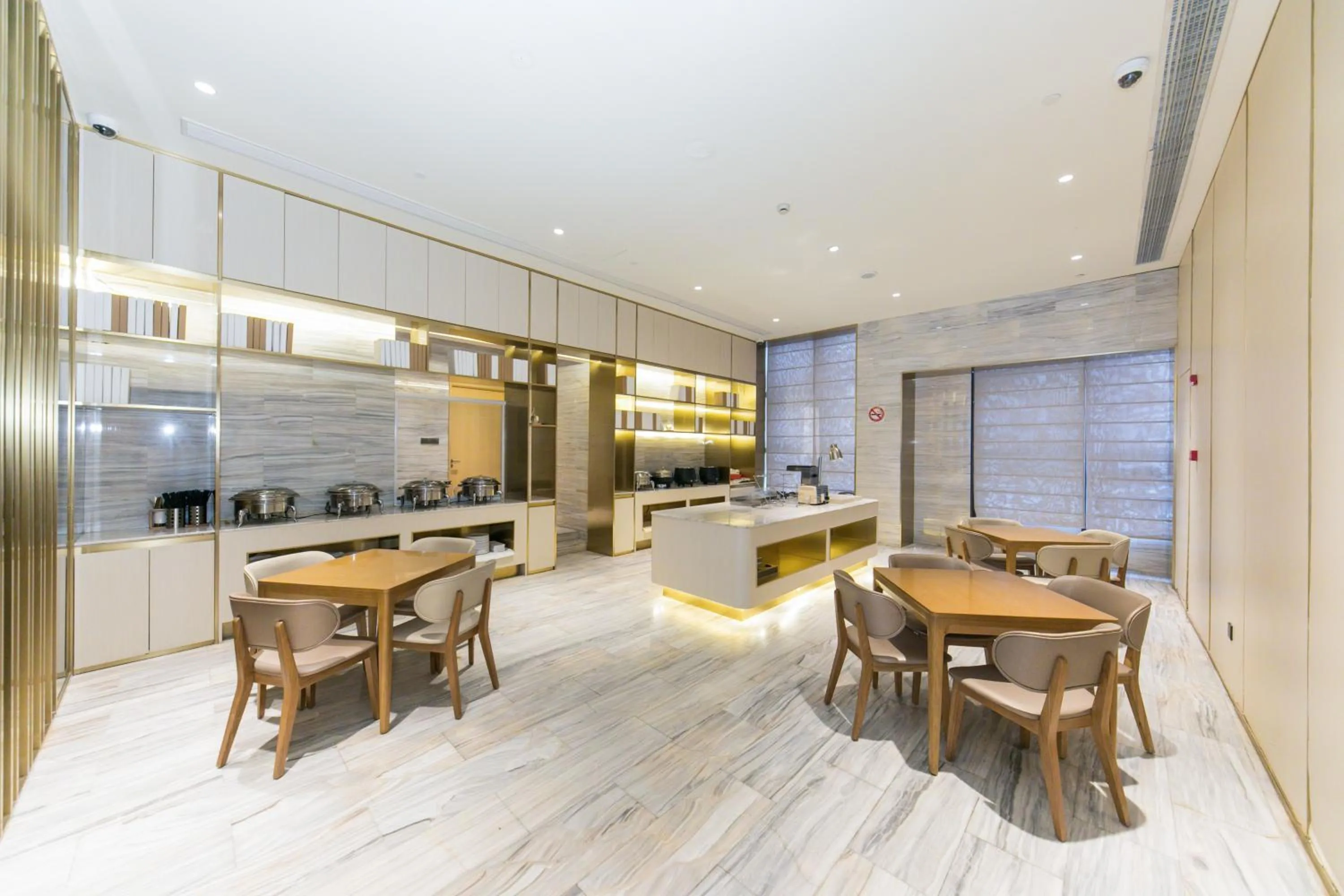 Restaurant/places to eat in JI Hotel Shanghai Jing'an Daning Park