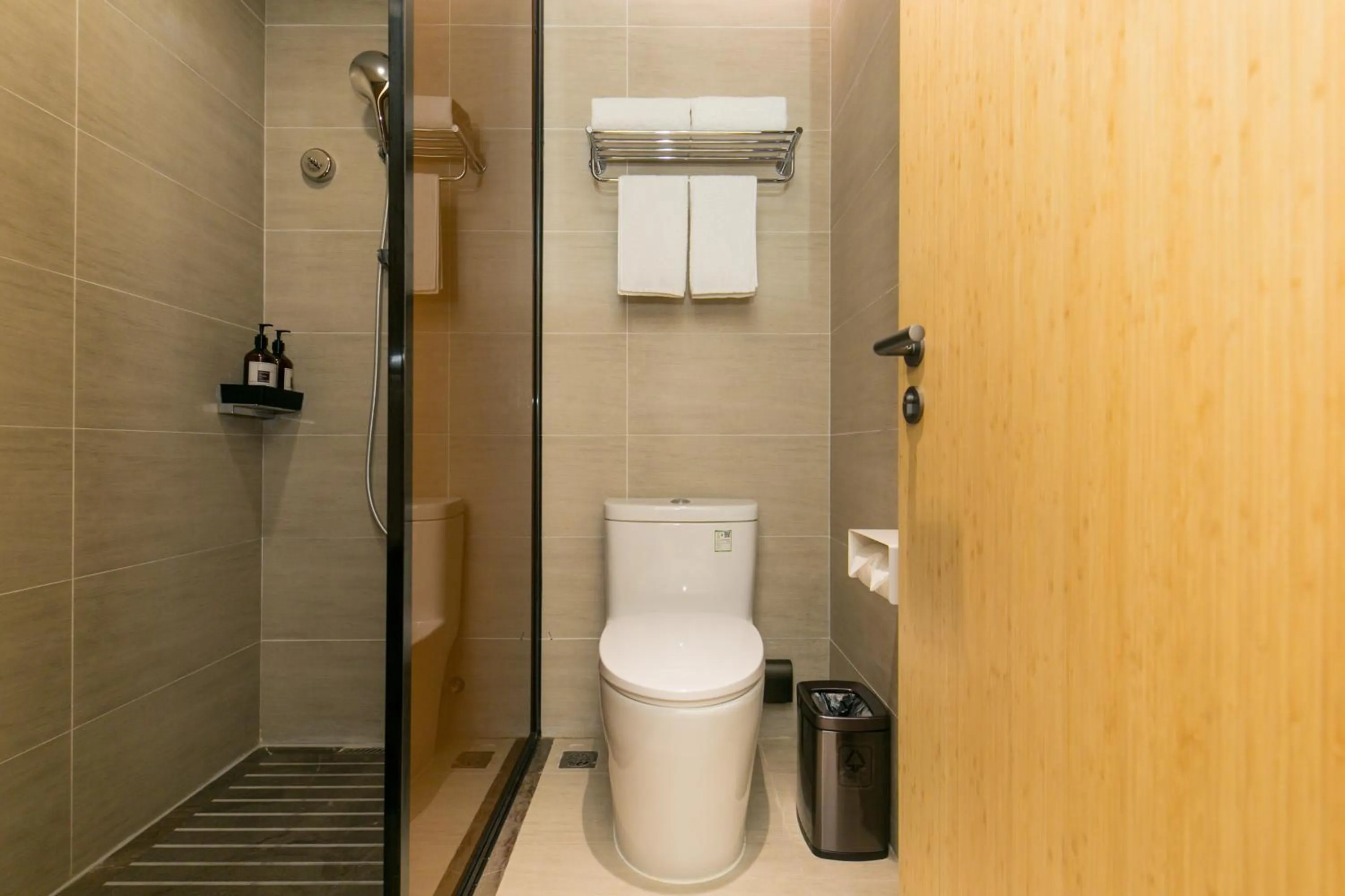 Shower in JI Hotel Shanghai Jing'an Daning Park