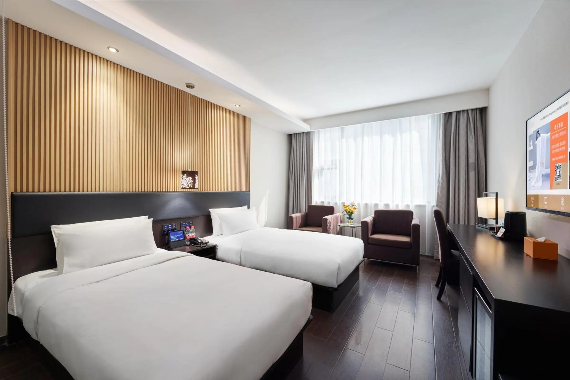 On site, Bed in Orange Hotel Shanghai Xujiahui Caobao Road Subway Station