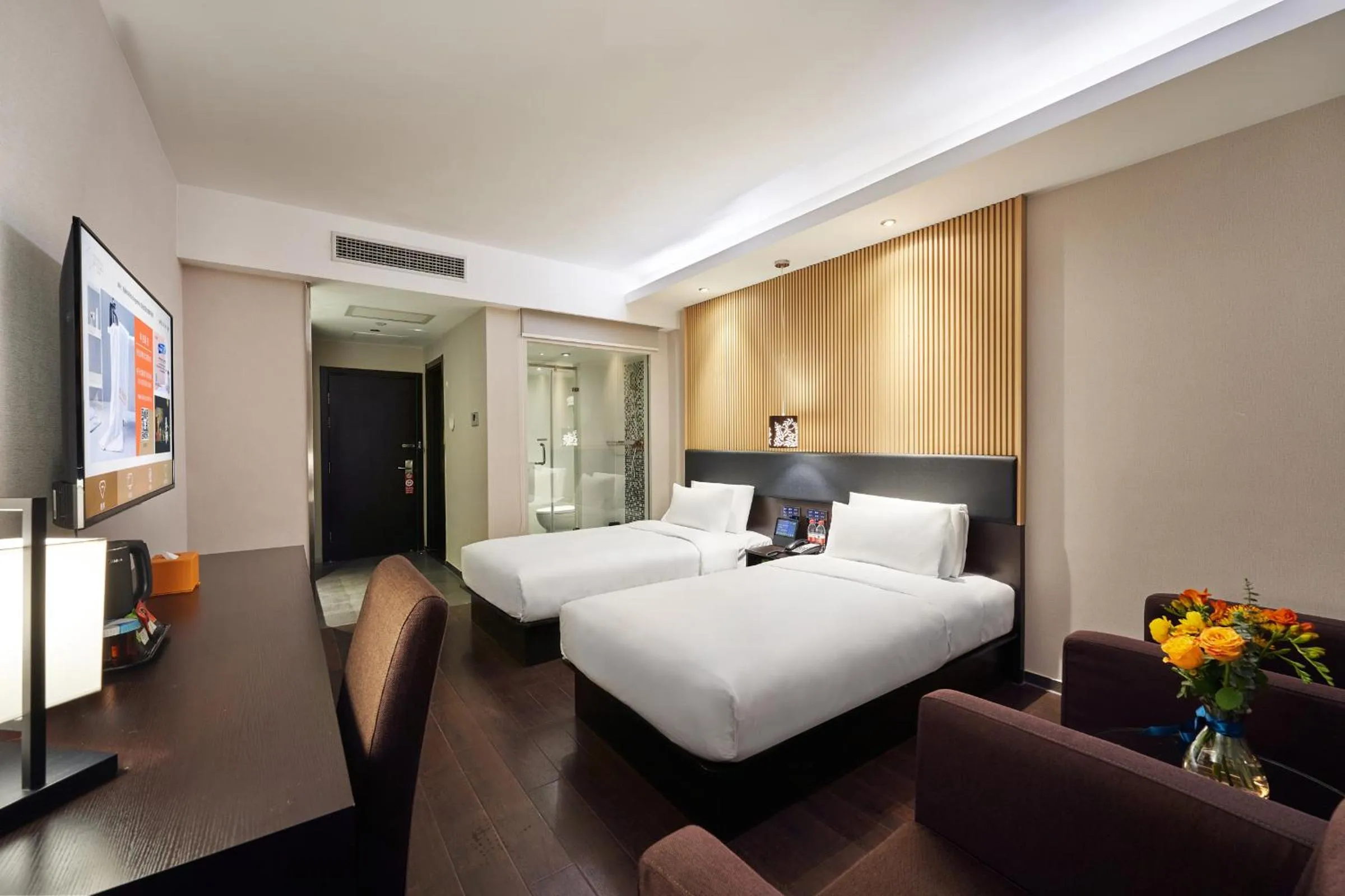 On site, Bed in Orange Hotel Shanghai Xujiahui Caobao Road Subway Station
