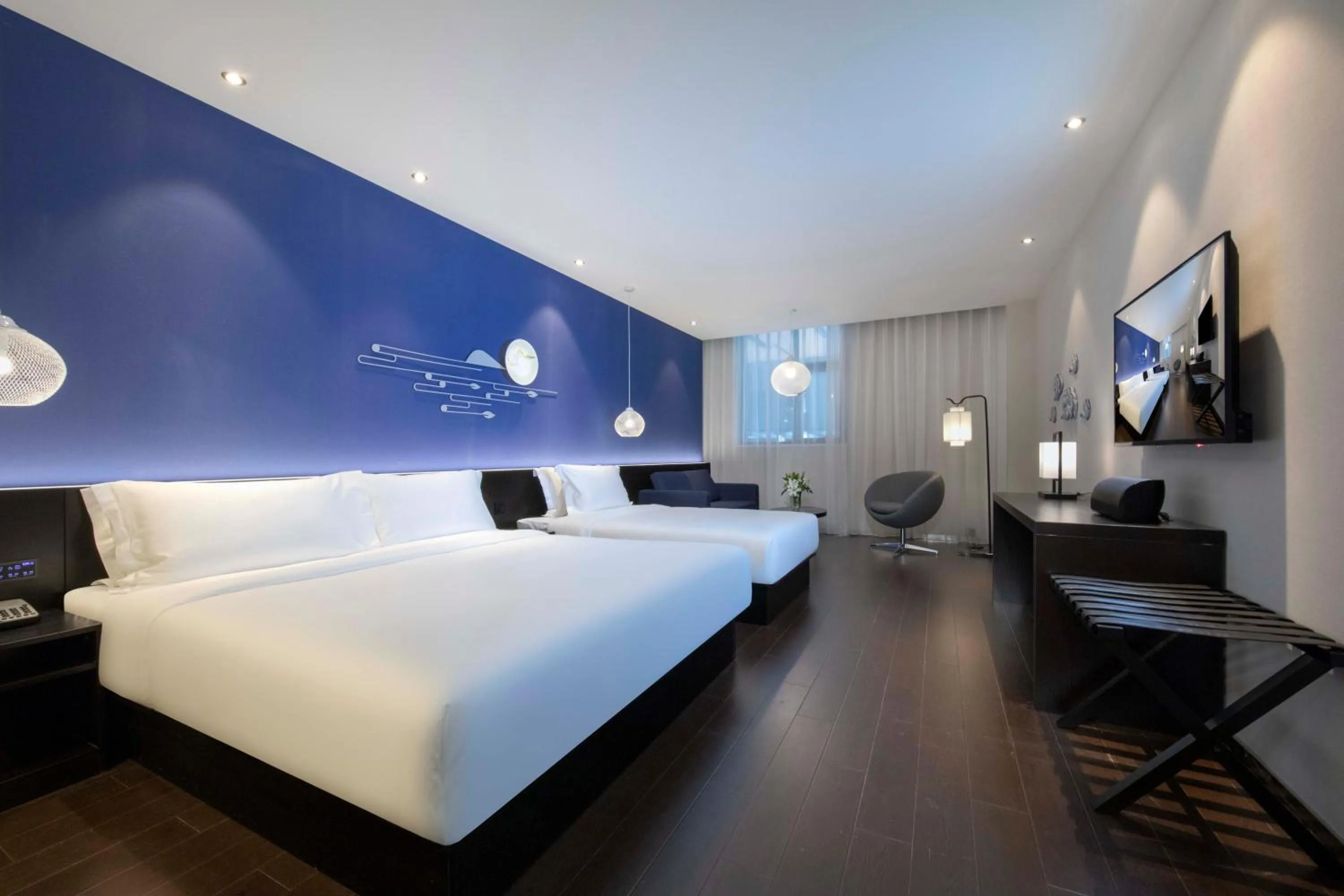Photo of the whole room, Bed in Orange Hotel Shanghai Hongqiao Railway Station Qixin Road (formerly Hongqiao National Exhibition and Convention Center Qixin Road Branch)