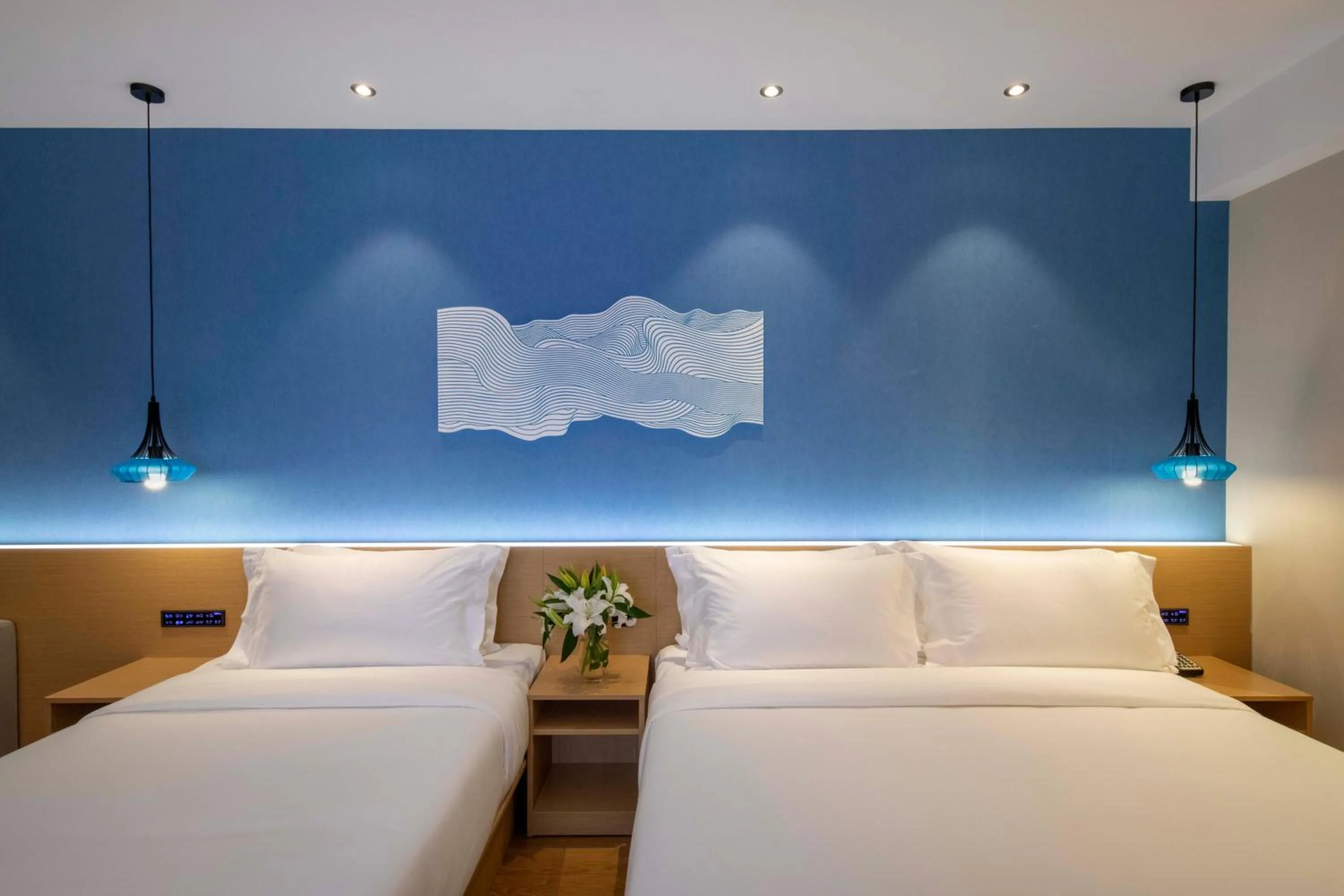 Living room in Orange Hotel Shanghai Hongqiao Railway Station Qixin Road (formerly Hongqiao National Exhibition and Convention Center Qixin Road Branch)