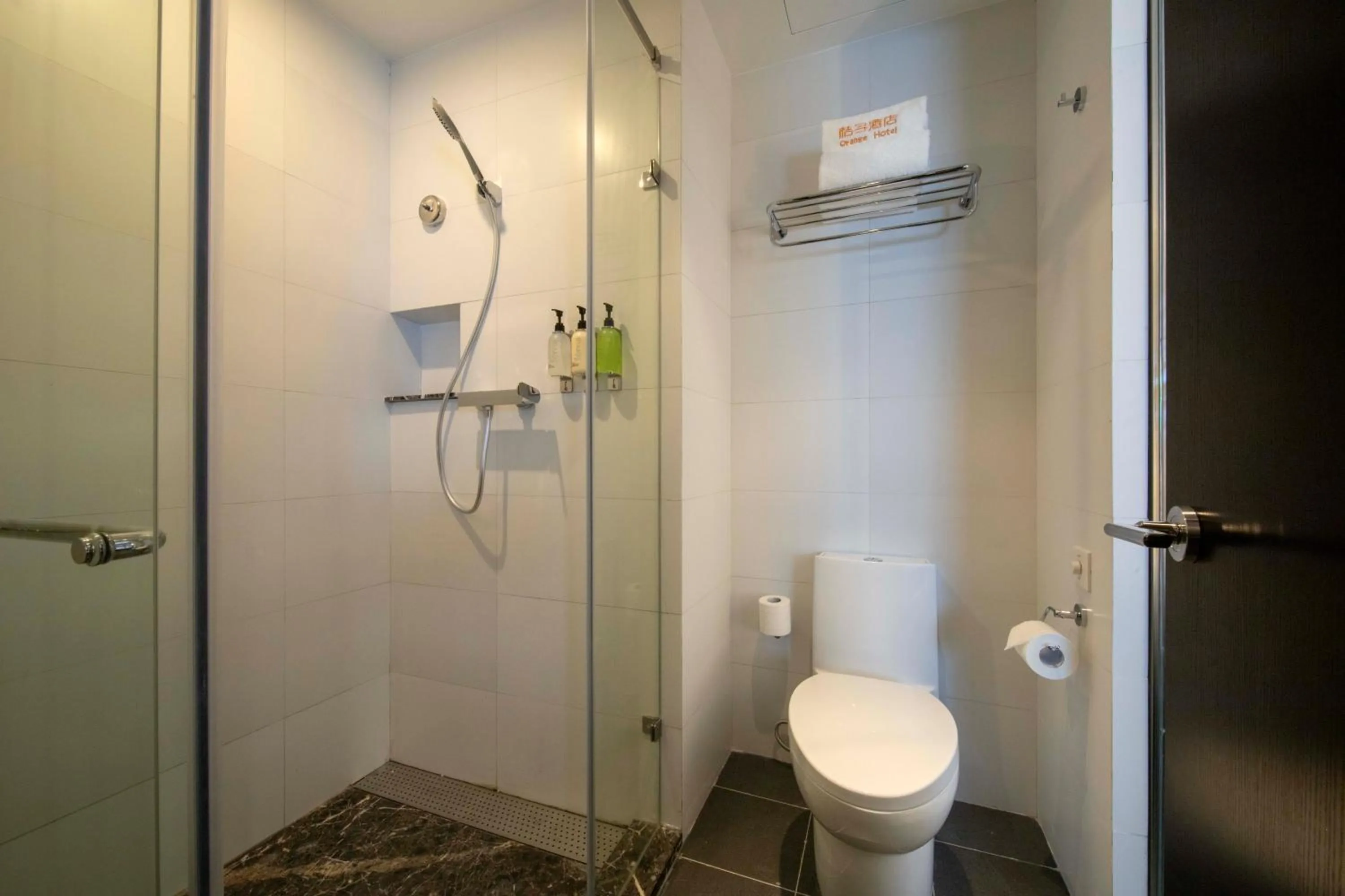 Shower in Orange Hotel Shanghai Hongqiao Railway Station Qixin Road (formerly Hongqiao National Exhibition and Convention Center Qixin Road Branch)