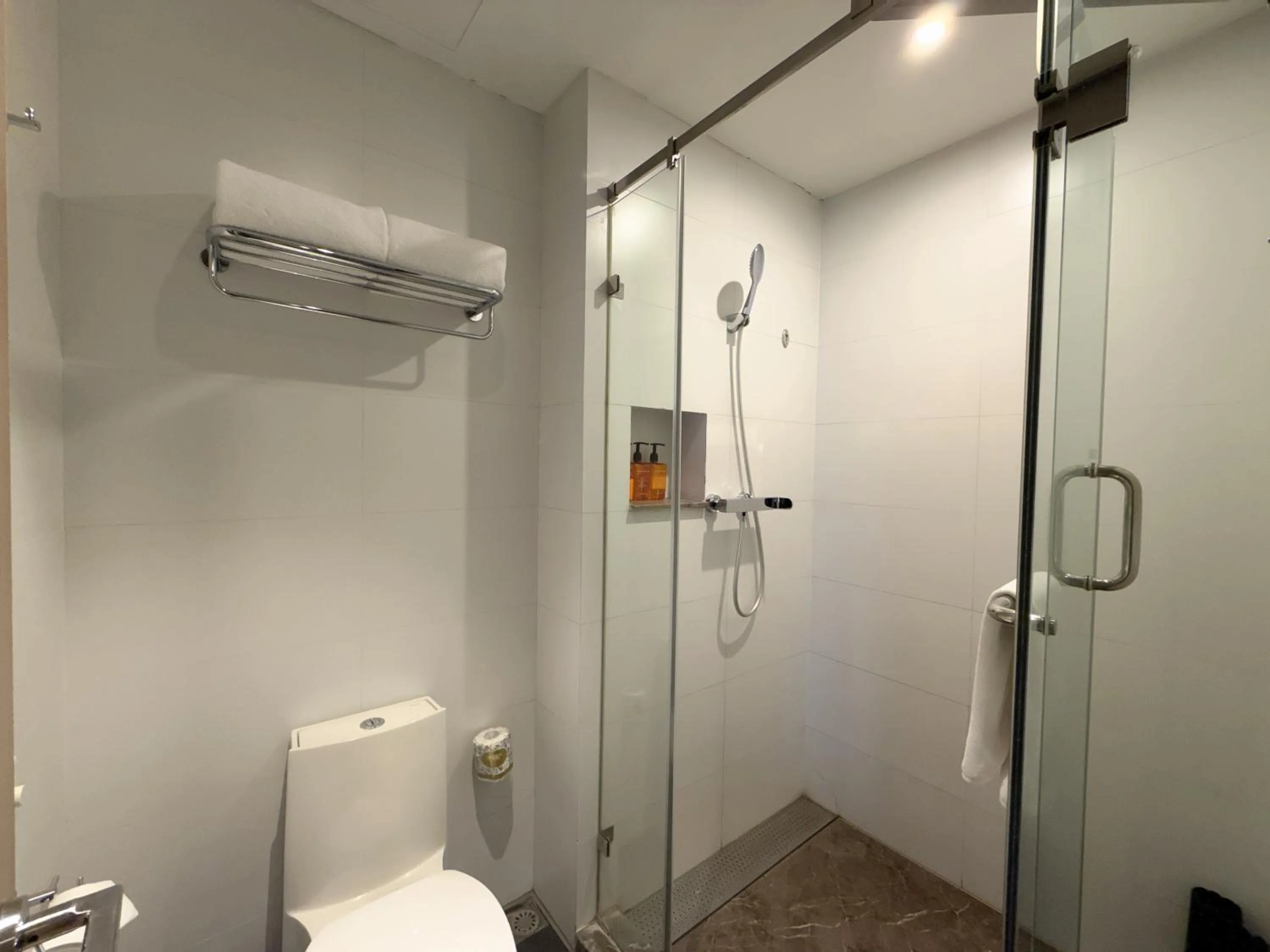 Shower in Orange Hotel Suzhou North Station Cailian Square