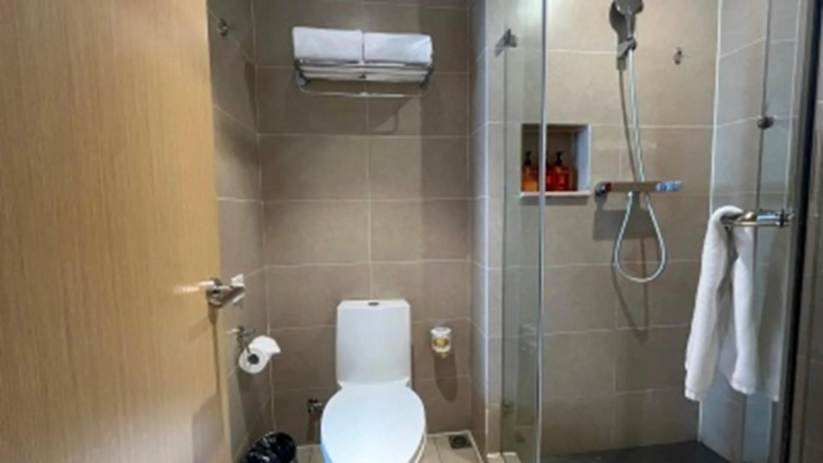 Toilet in Orange Hotel Suzhou North Station Cailian Square