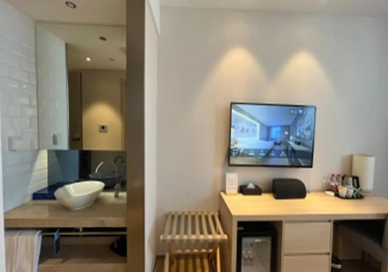 TV and multimedia in Orange Hotel Suzhou North Station Cailian Square