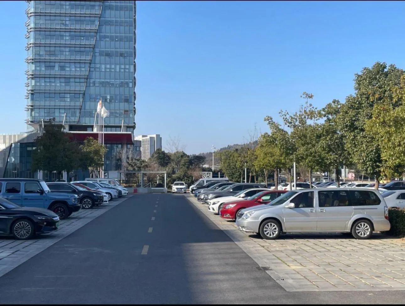 Parking in JI Hotel Nanjing Baijia Lake
