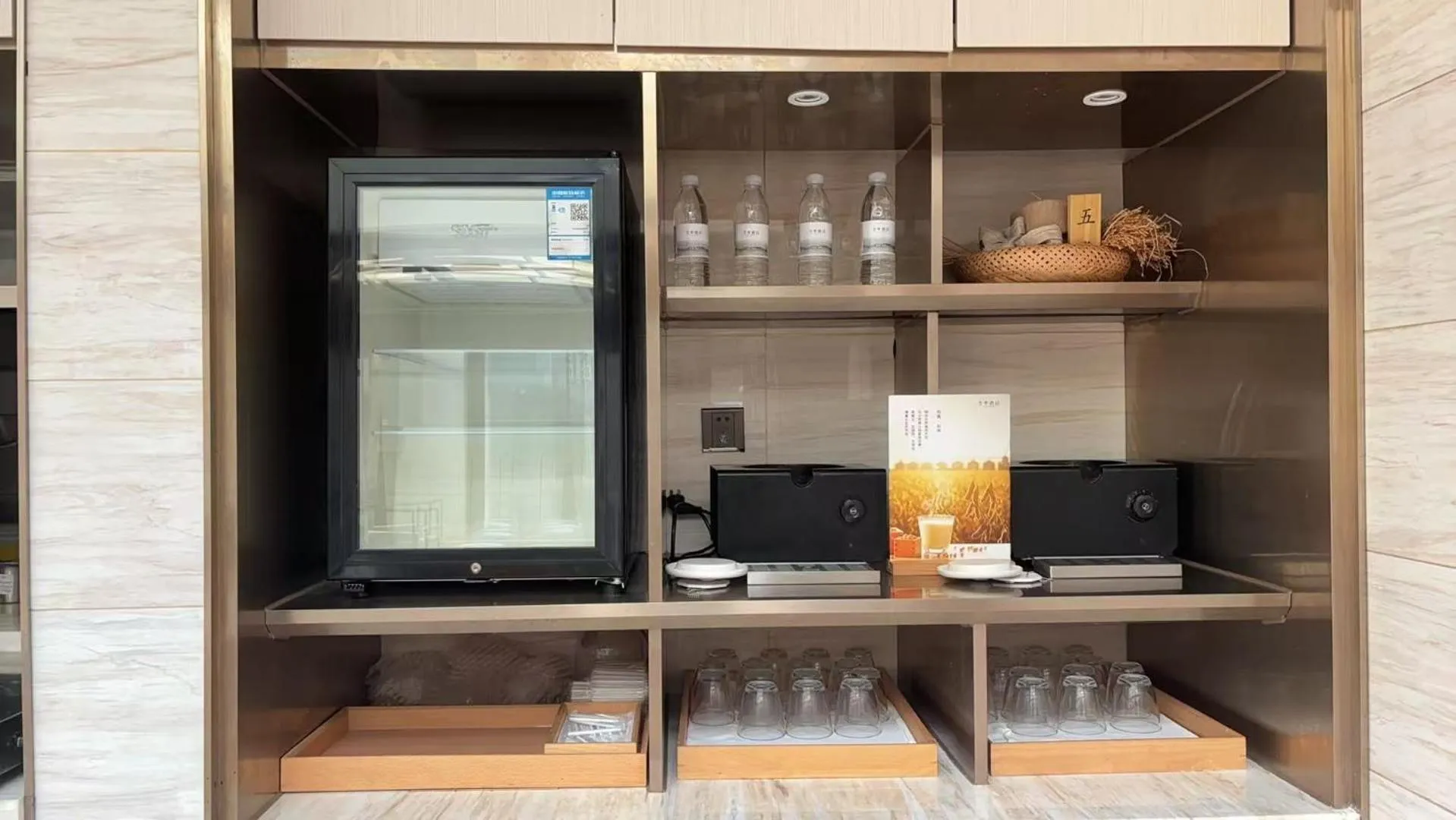 Restaurant/places to eat in JI Hotel Shanghai Stadium