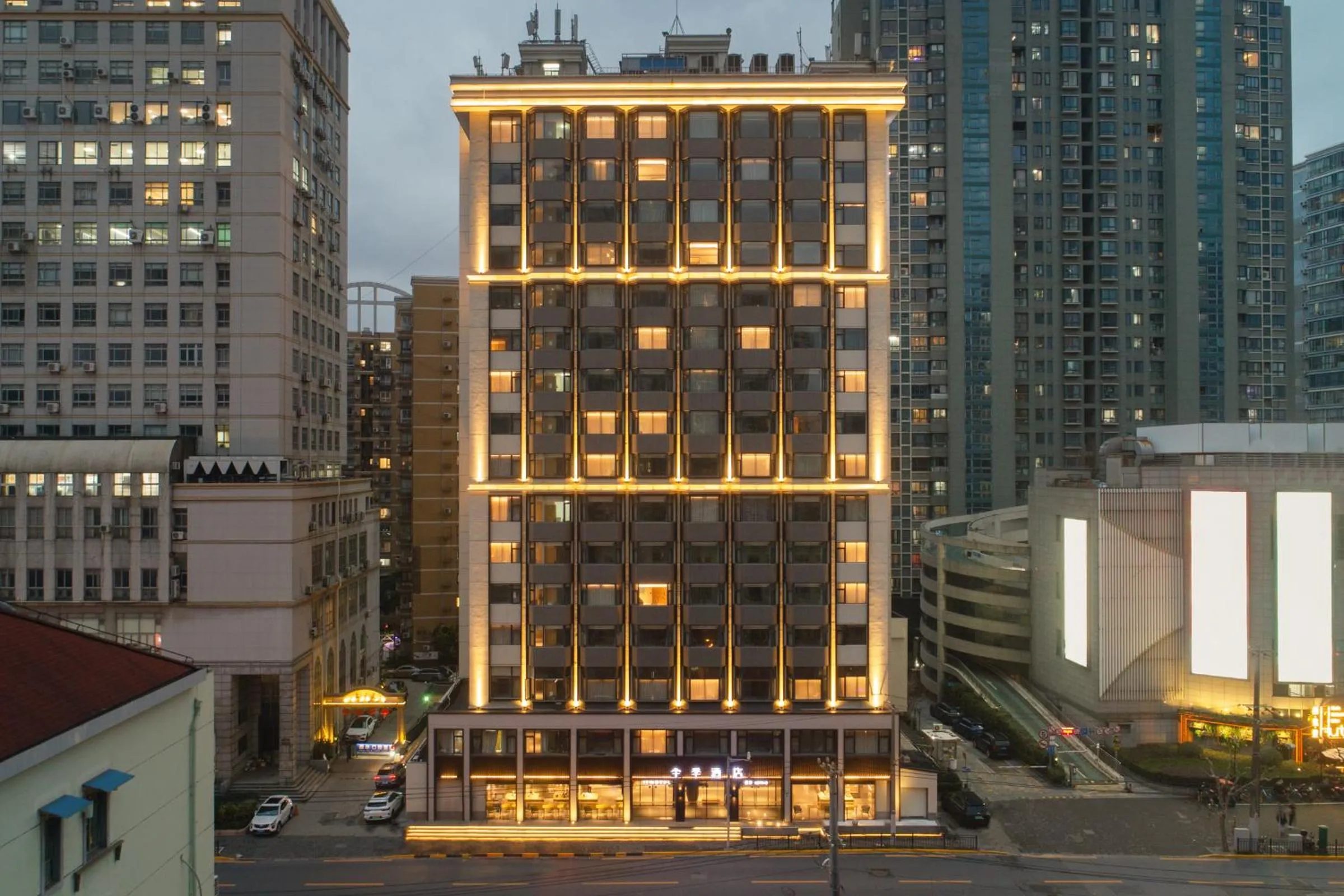 JI Hotel Shanghai Lujiabang Road Subway Station