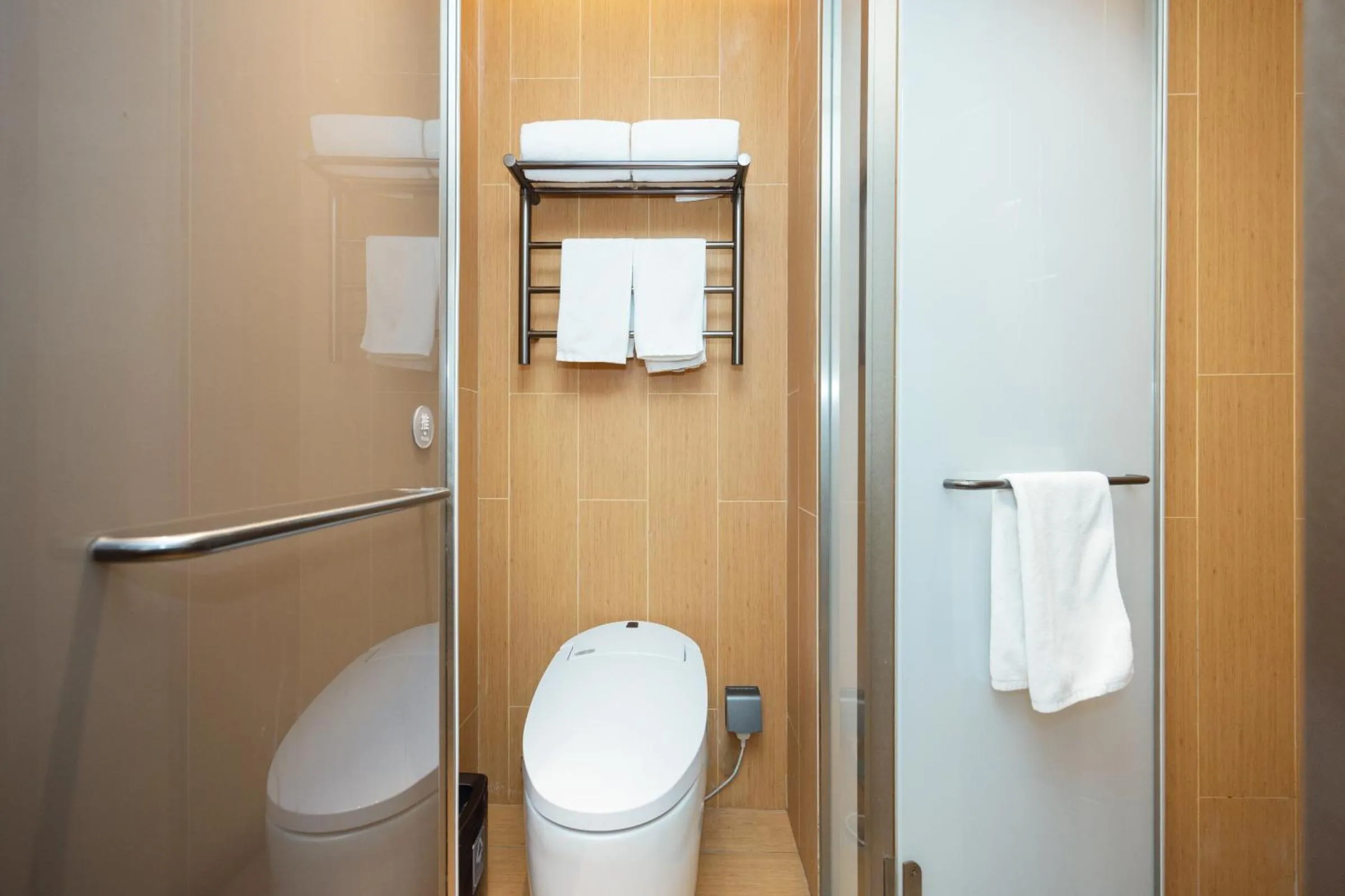 JI Hotel Shanghai Lujiabang Road Subway Station