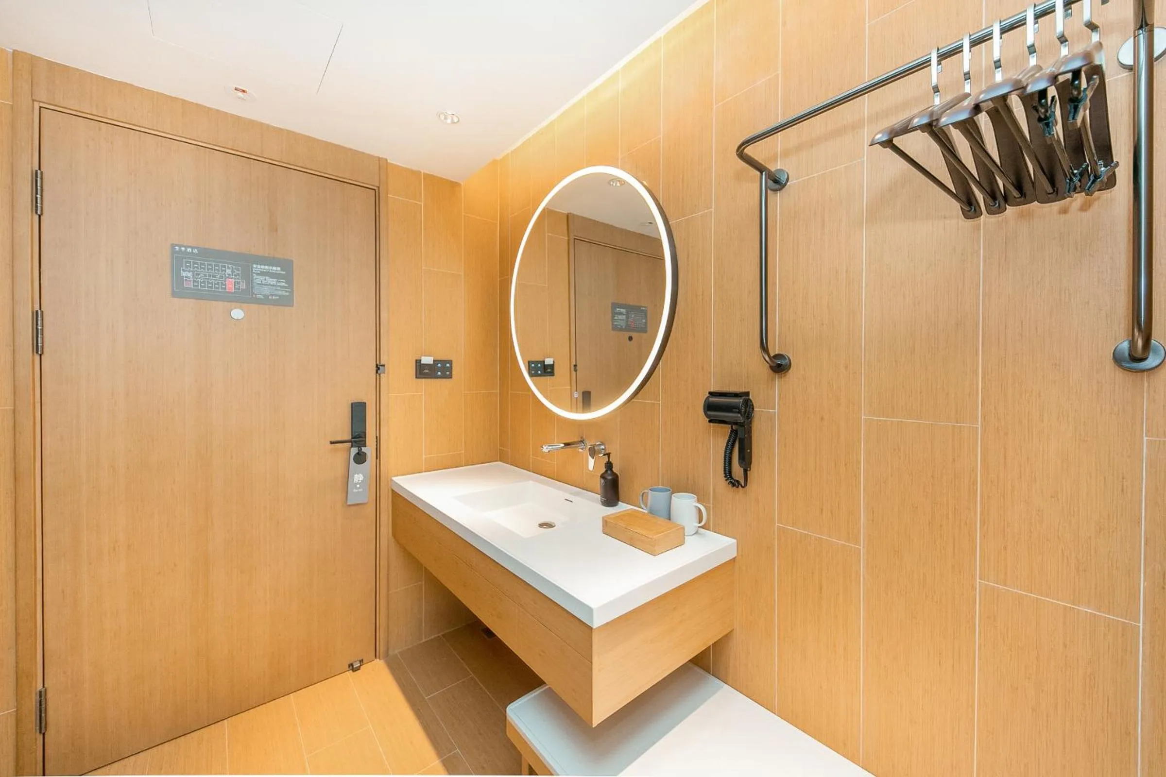 JI Hotel Shanghai Lujiabang Road Subway Station