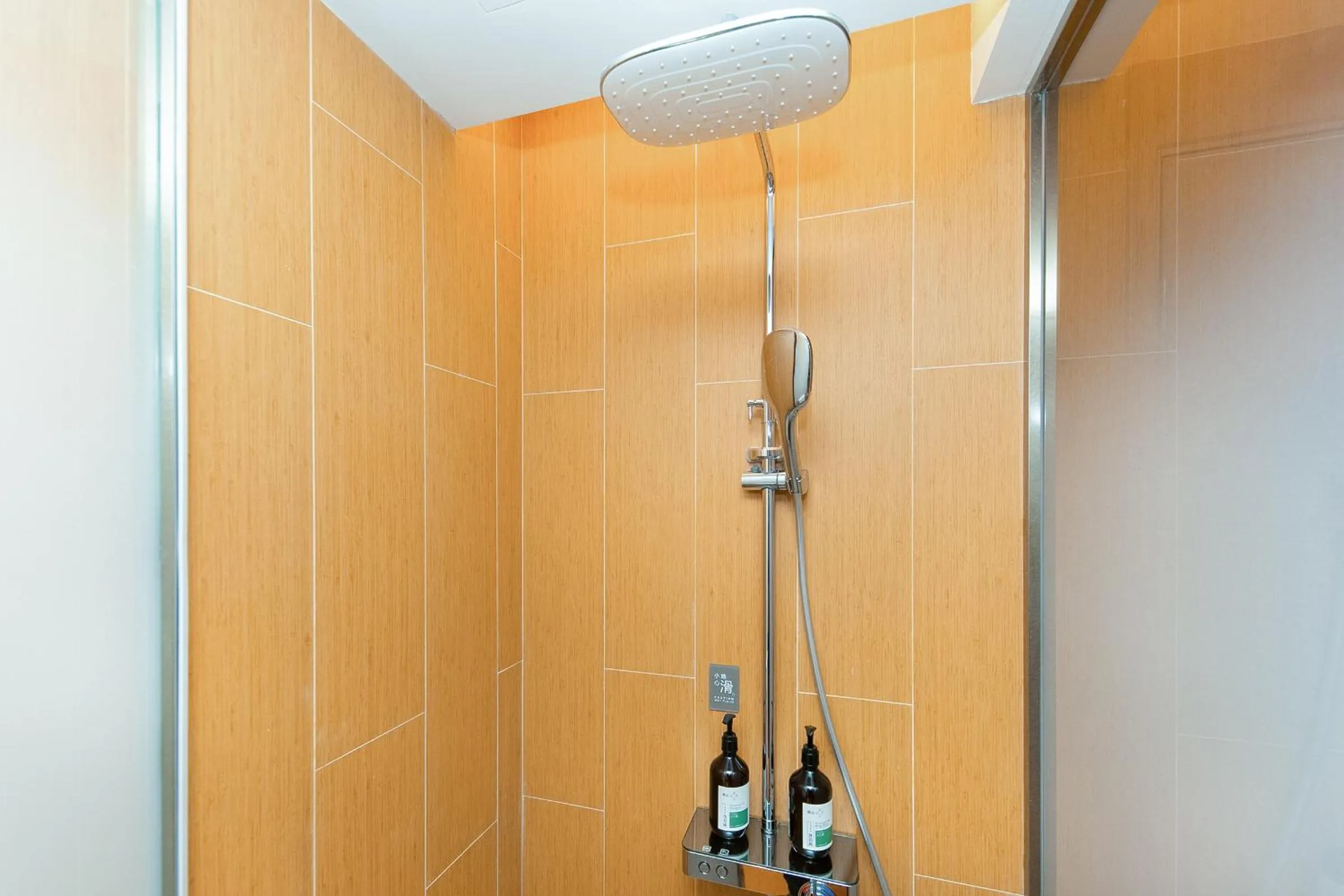 JI Hotel Shanghai Lujiabang Road Subway Station