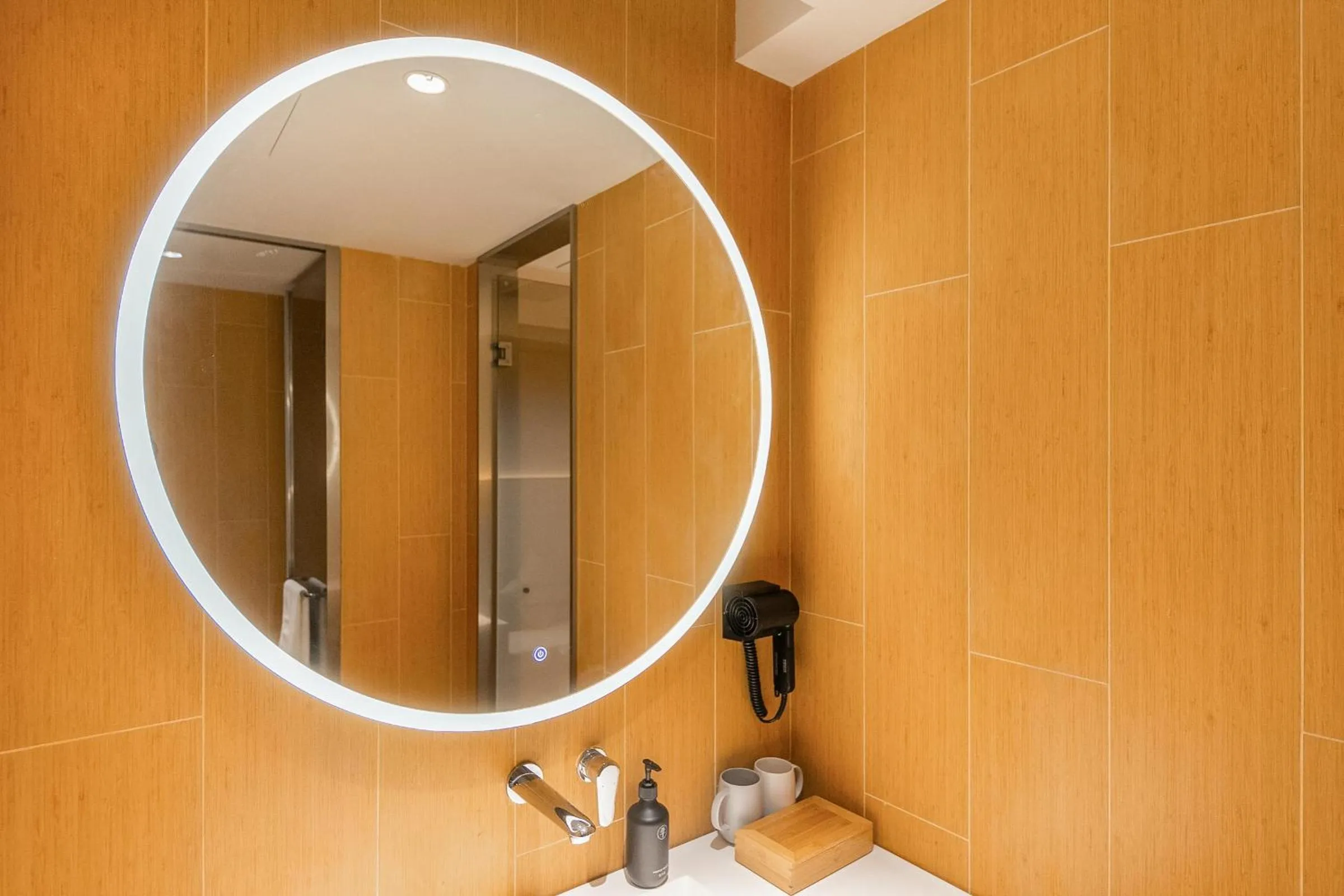 JI Hotel Shanghai Lujiabang Road Subway Station