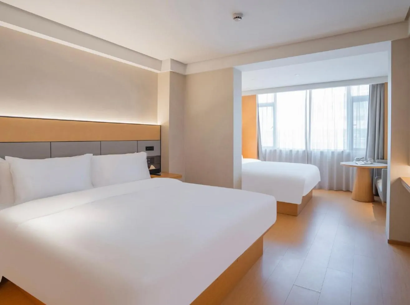 Bed in JI Hotel Shanghai Lujiabang Road Subway Station