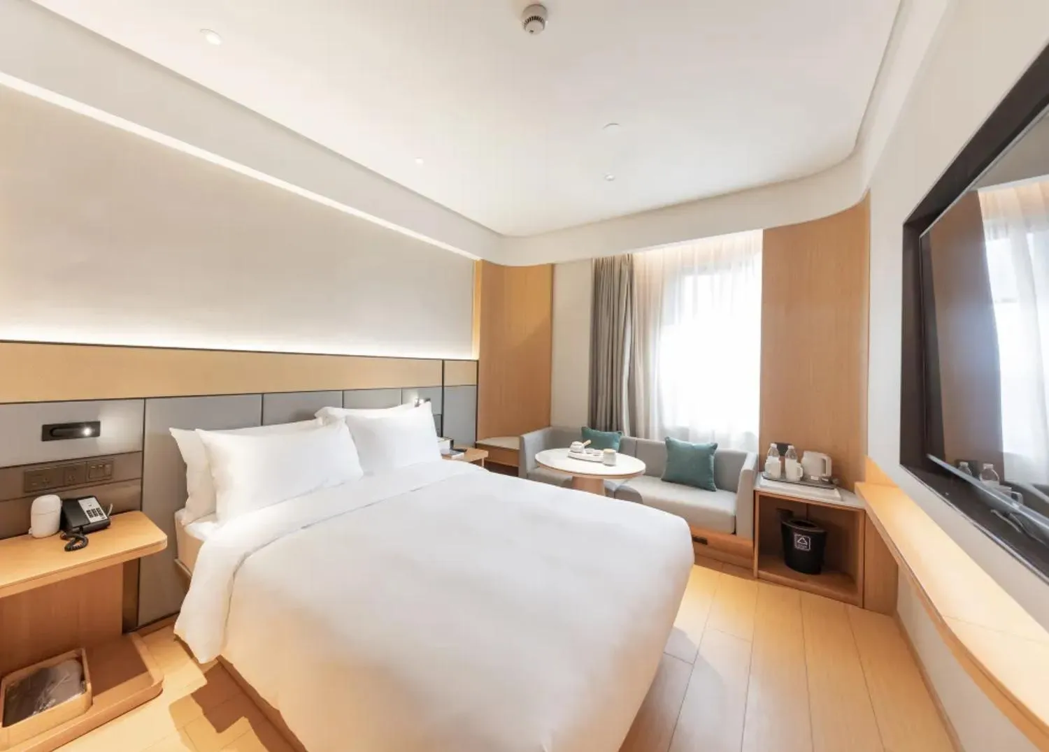 Photo of the whole room, Bed in JI Hotel Shanghai University Tacheng Road